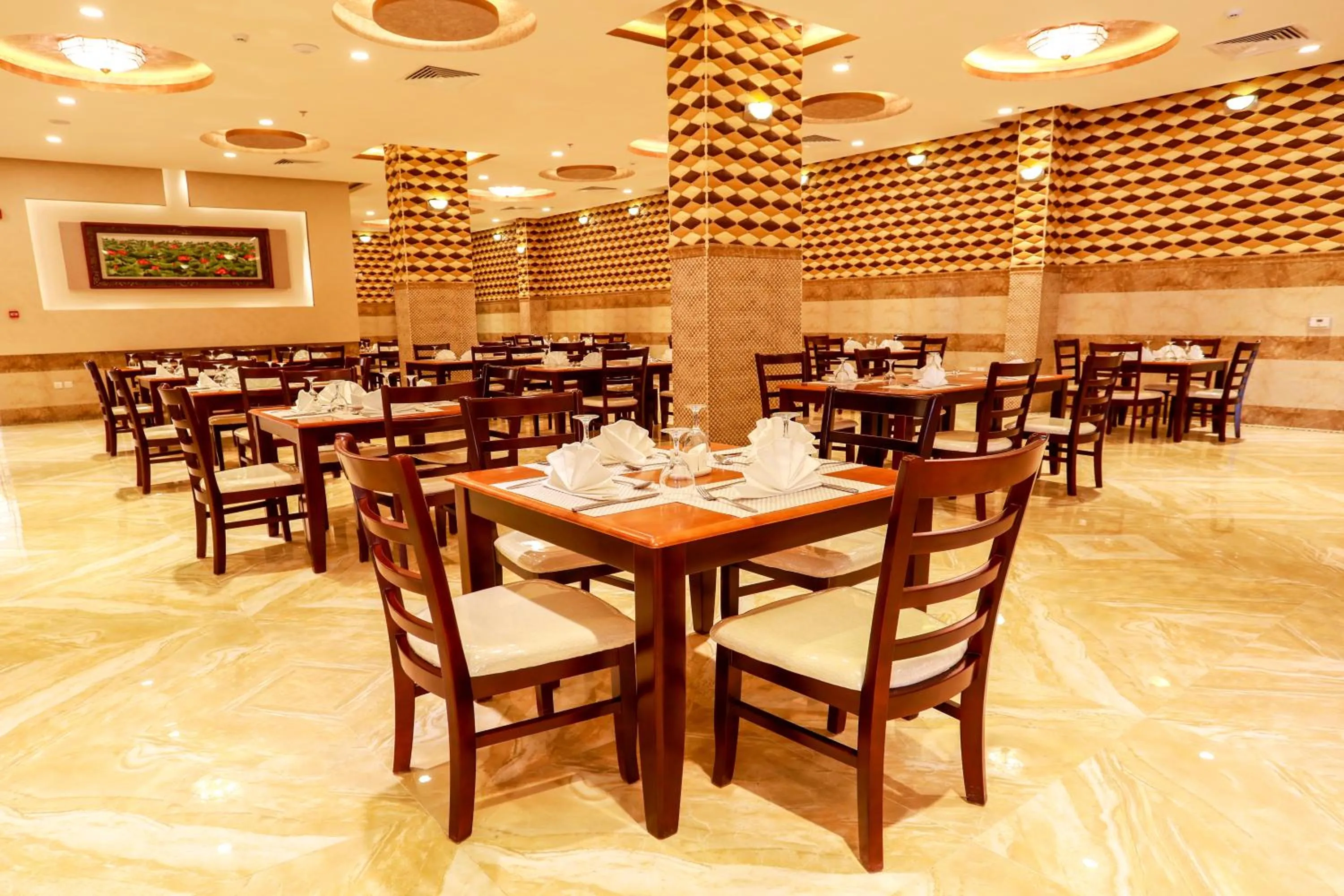 Restaurant/places to eat in فندق هلا ان