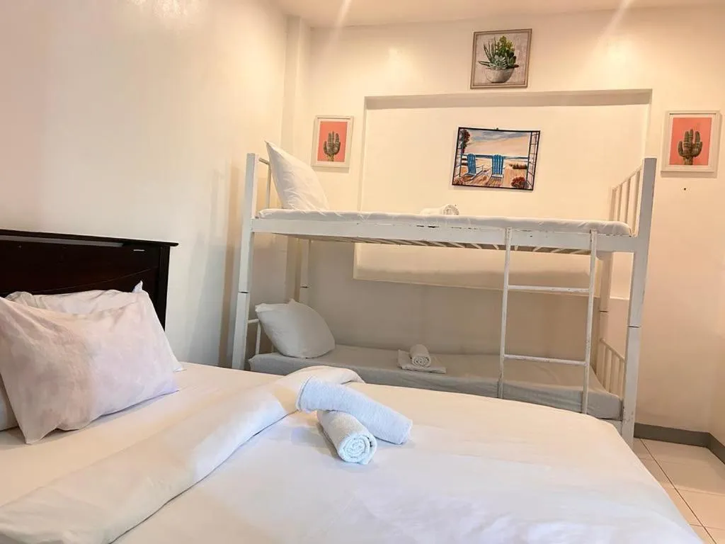 Bed in Luna Oslob Travellers Inn