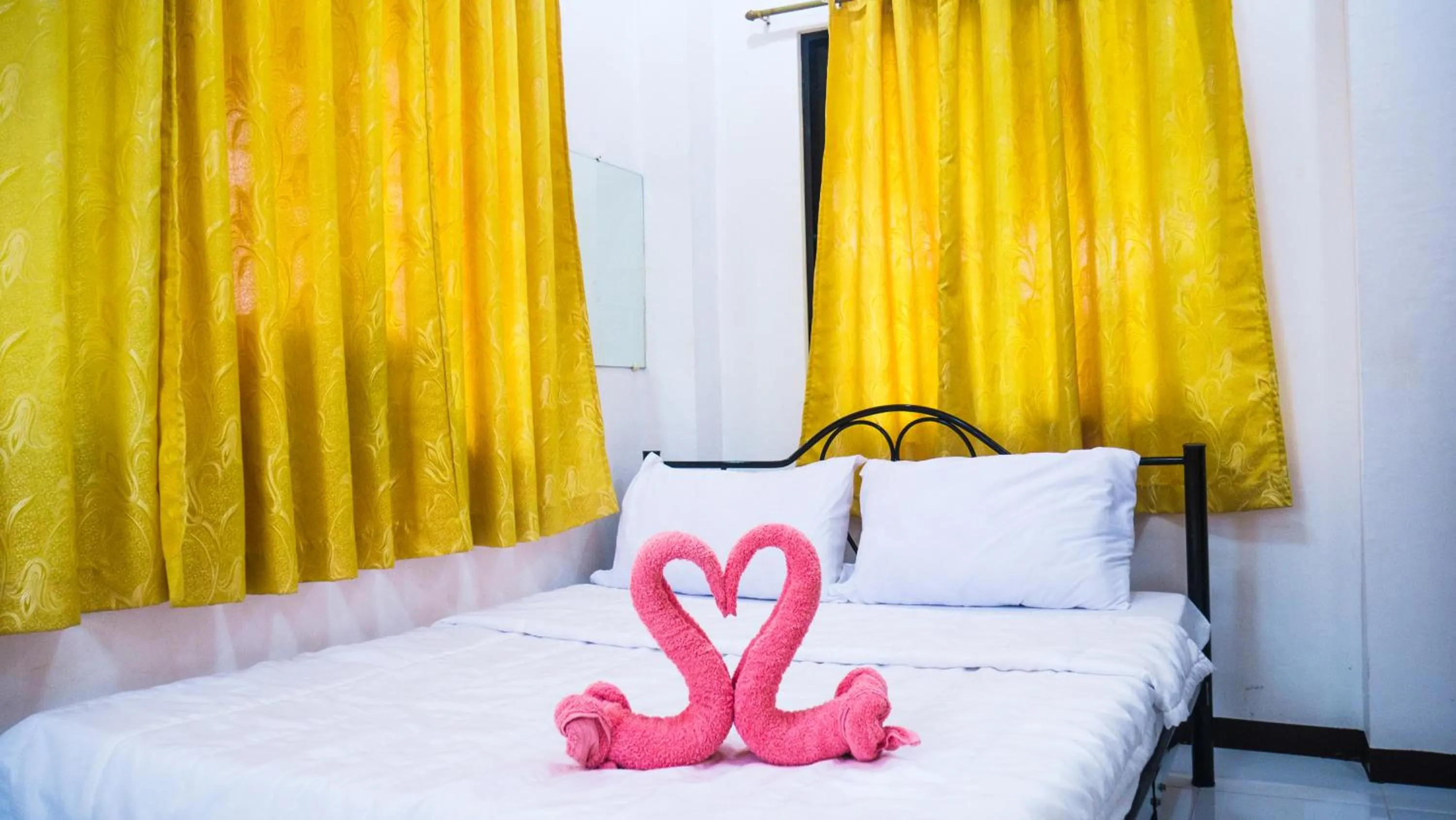 Bed in Luna Oslob Travellers Inn