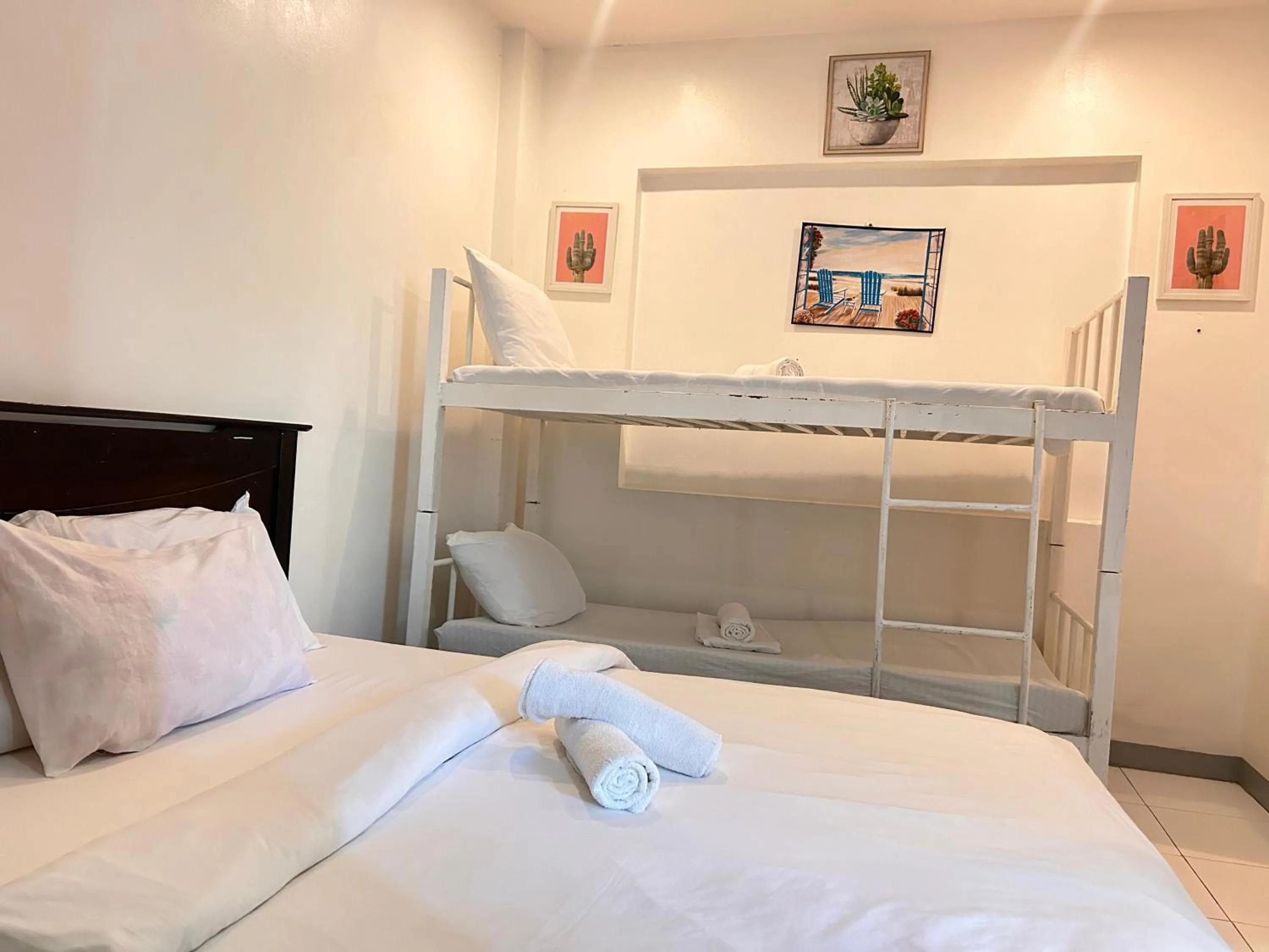 Bed in Luna Oslob Travellers Inn