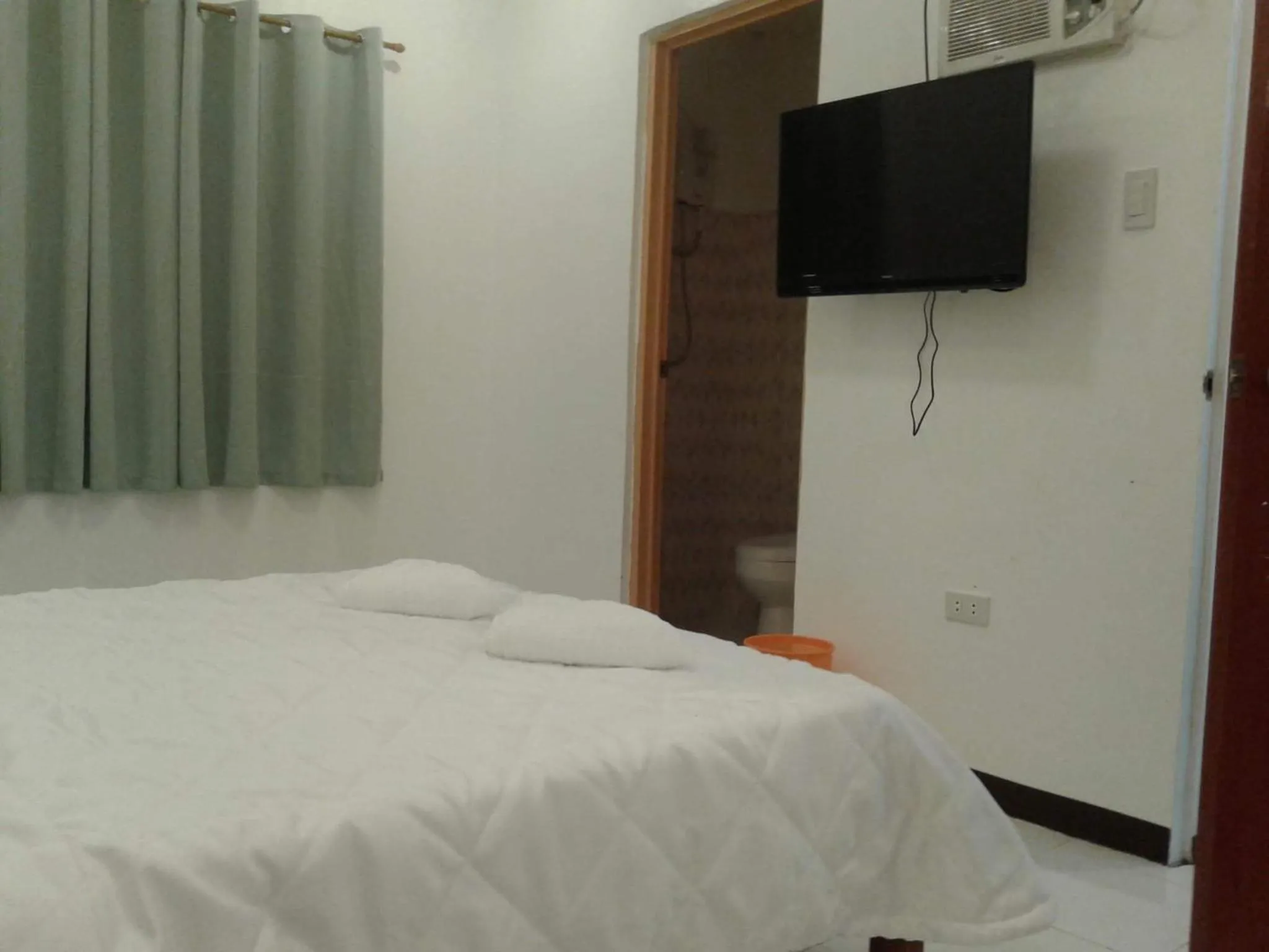 Bed in Luna Oslob Travellers Inn