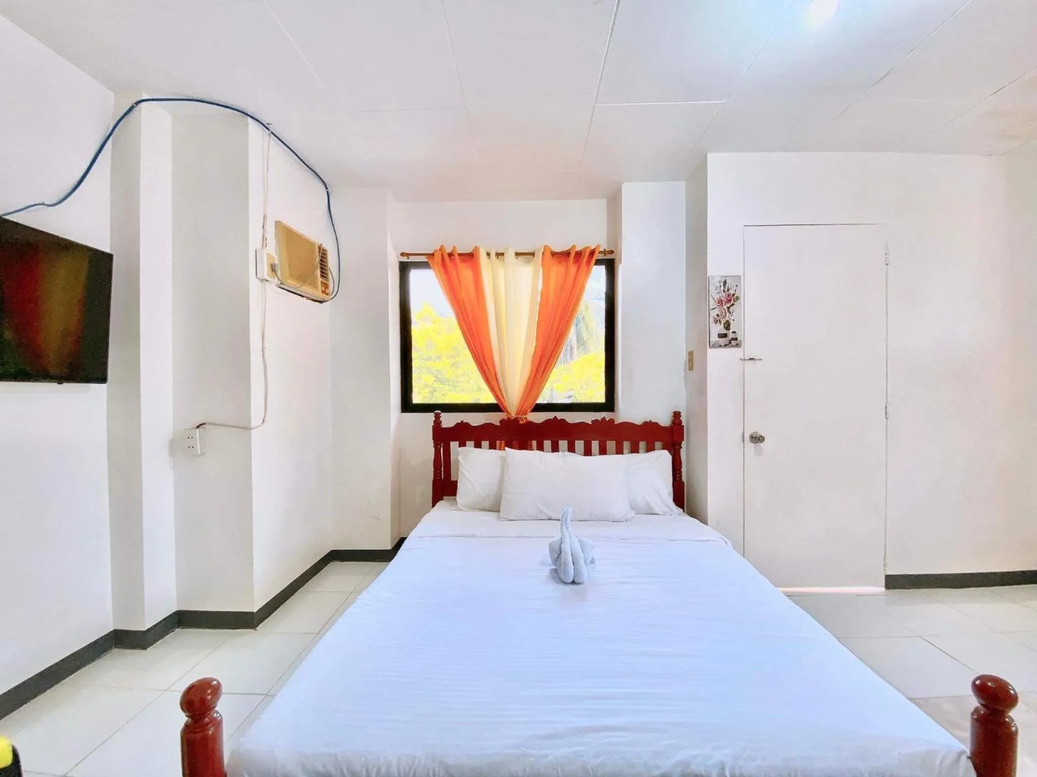 Bed in Luna Oslob Travellers Inn