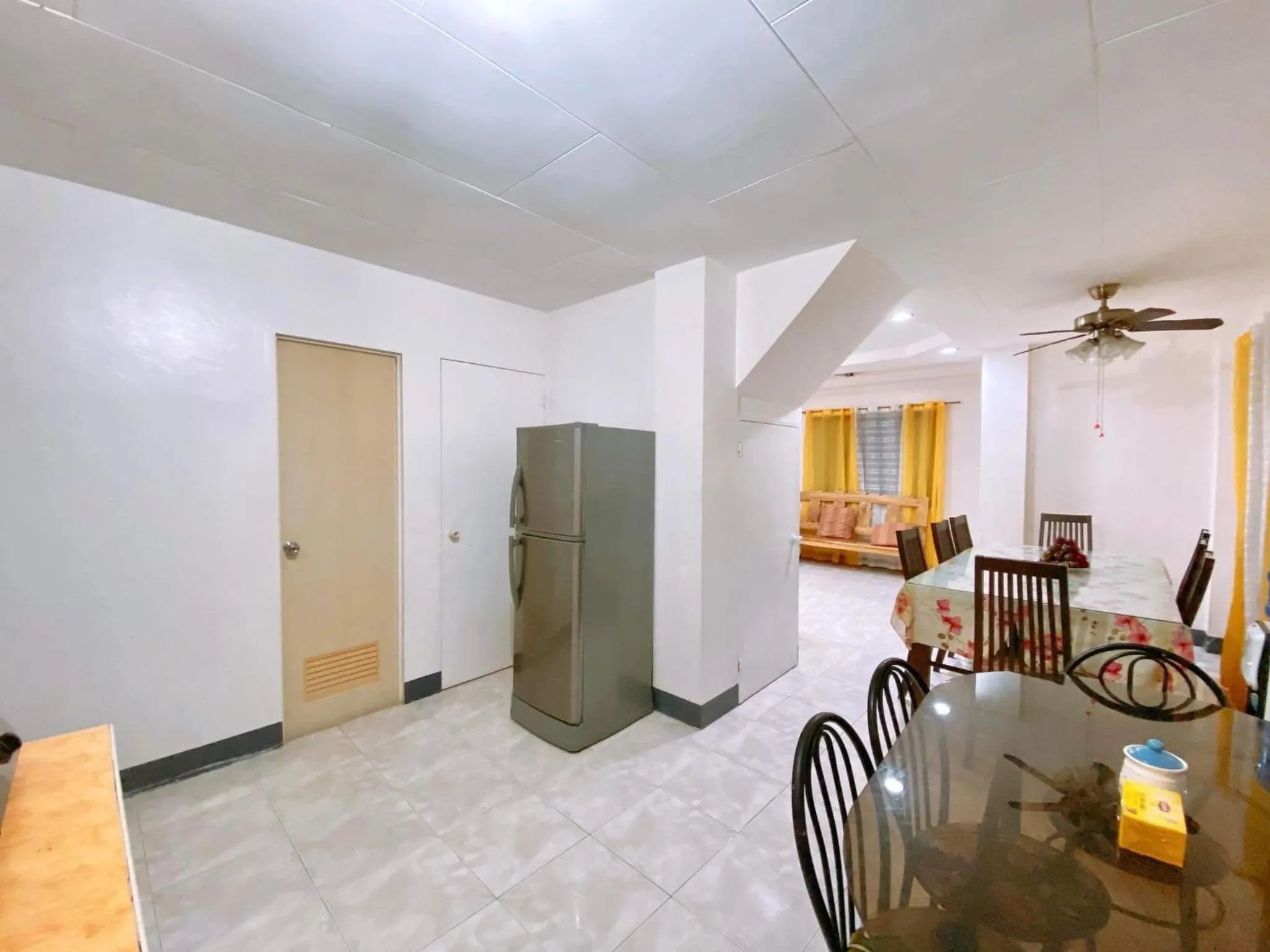 Kitchen or kitchenette in Luna Oslob Travellers Inn