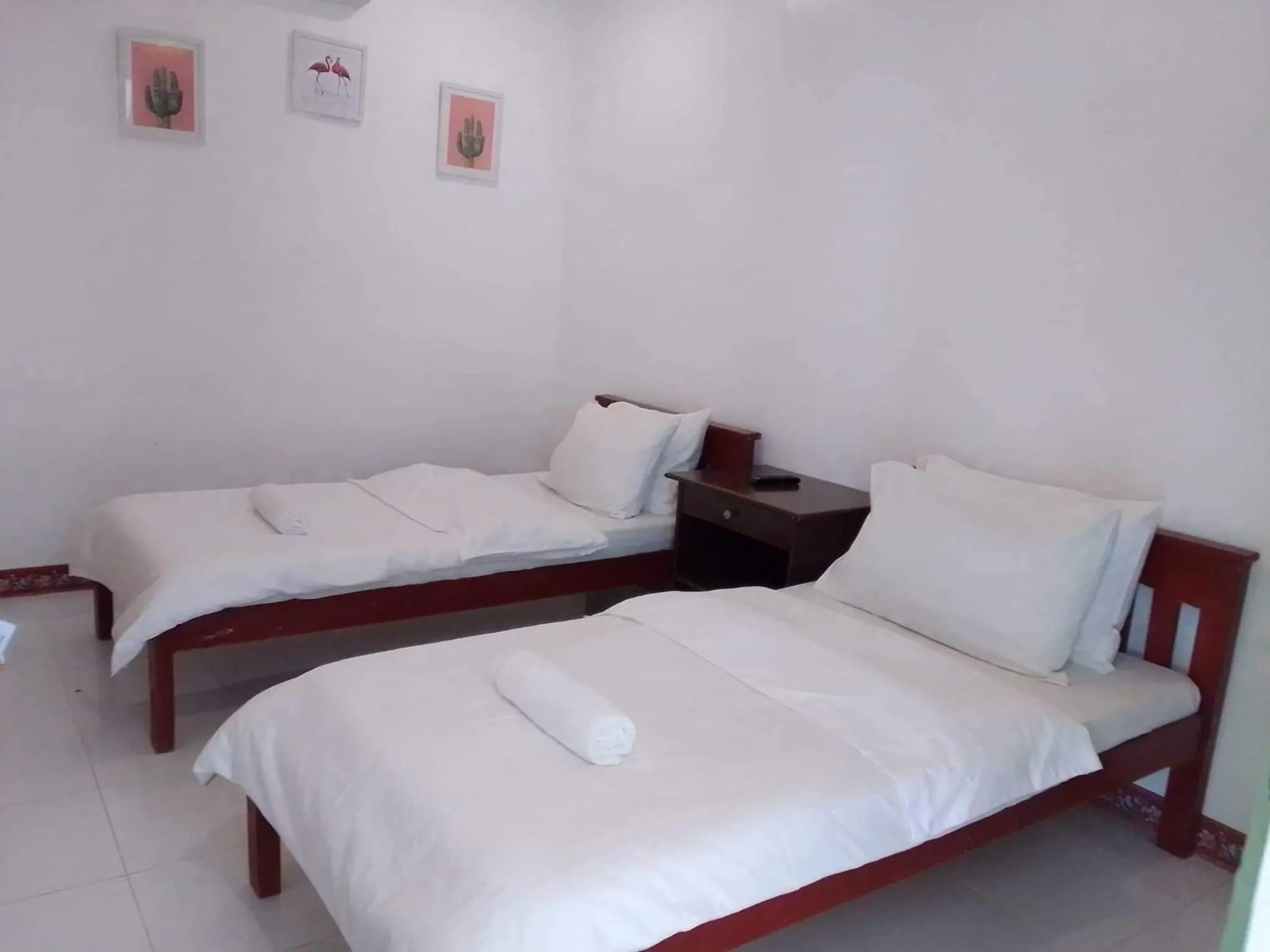 Property building, Bed in Luna Oslob Travellers Inn