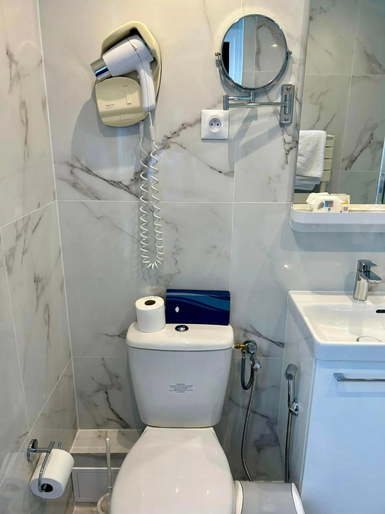 Bathroom in Hôtel Derby Eiffel