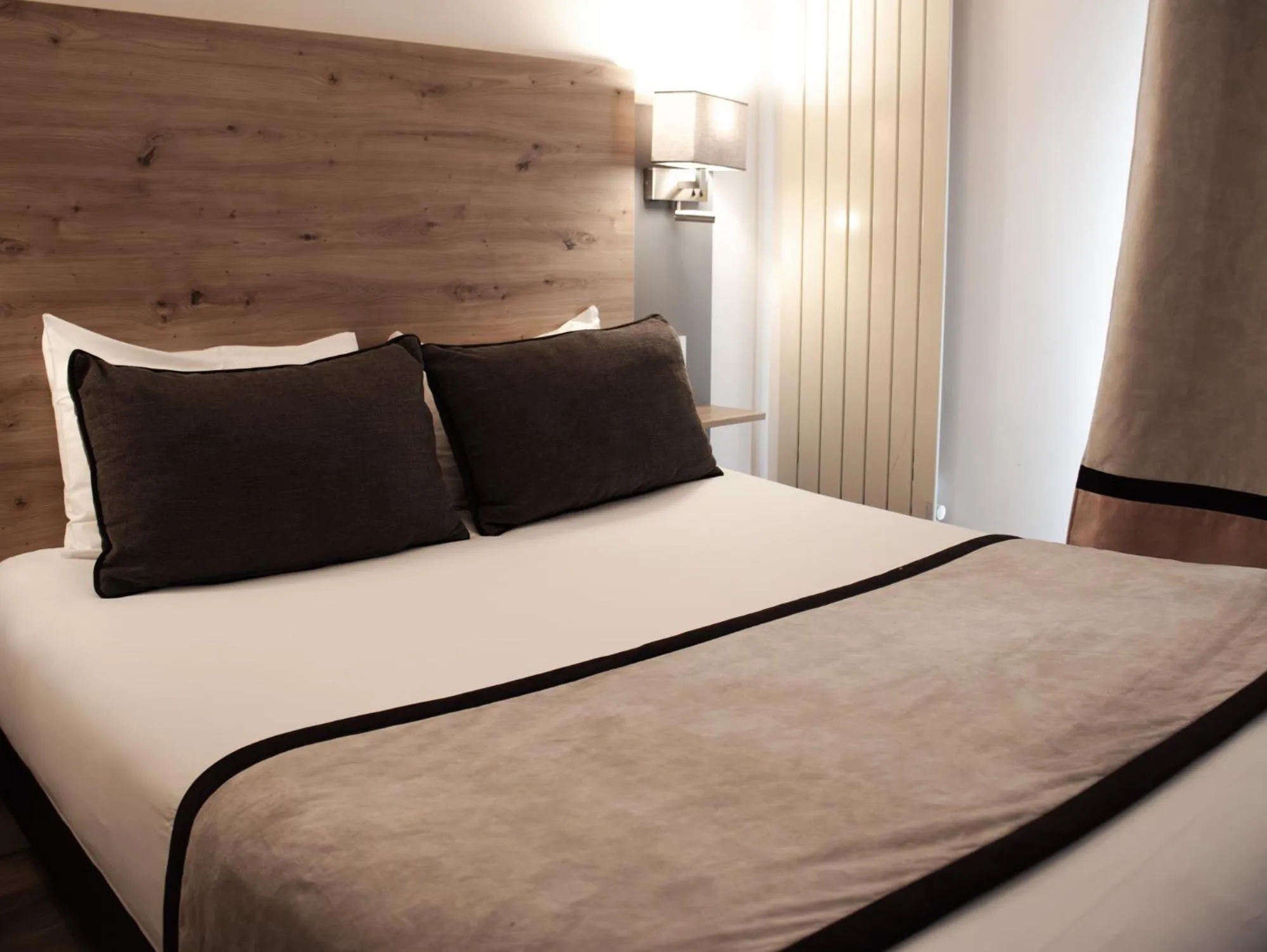 Bedroom, Bed in Hôtel Derby Eiffel