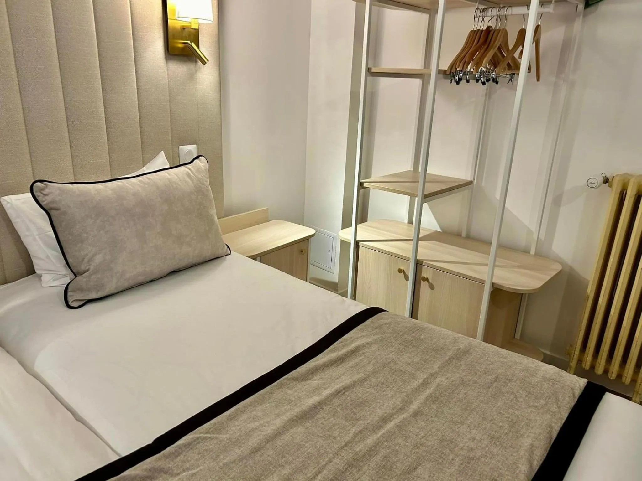 Night, Bed in Hôtel Derby Eiffel