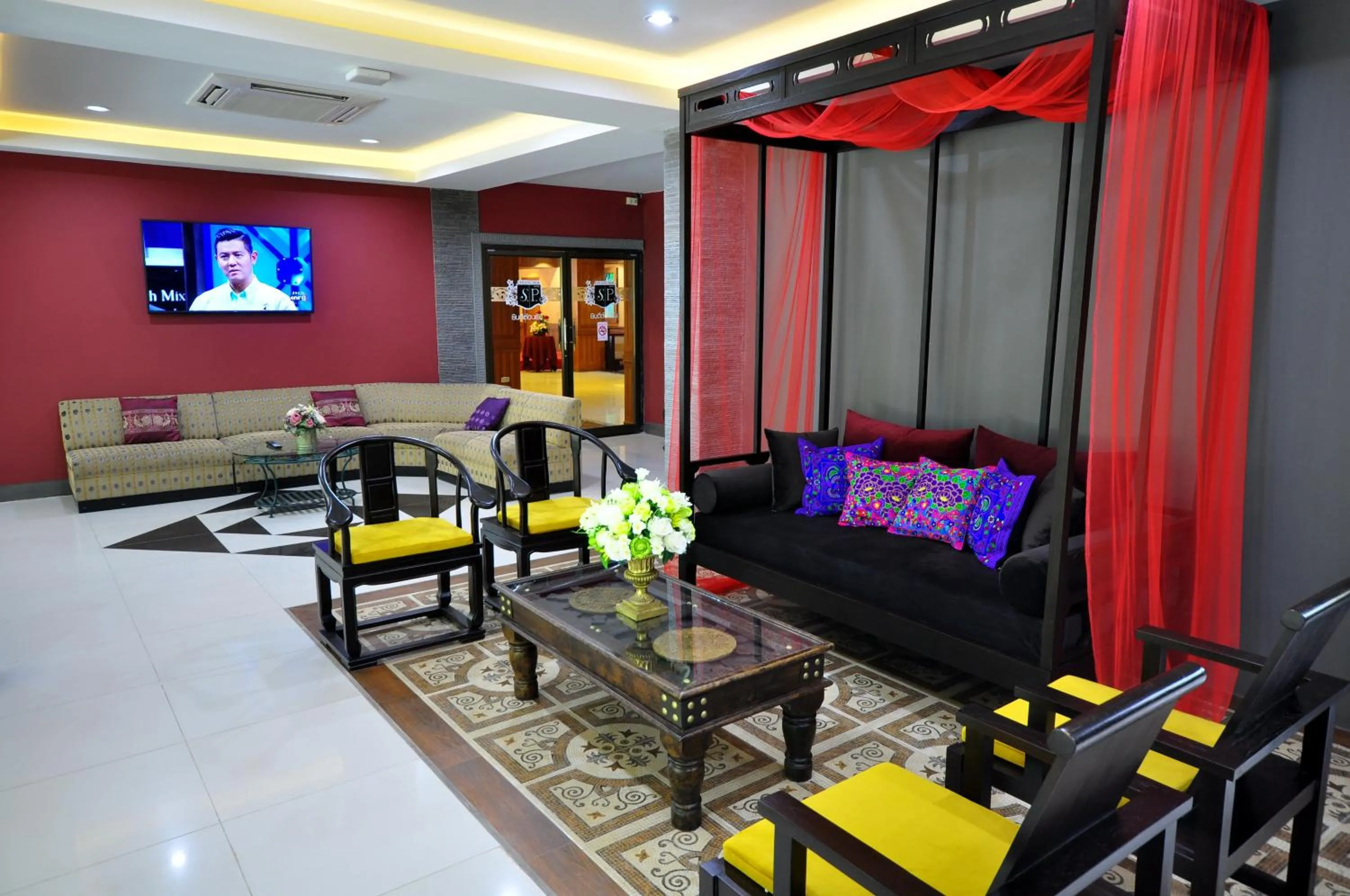 Lobby or reception in Chiangmai S.P. Hotel