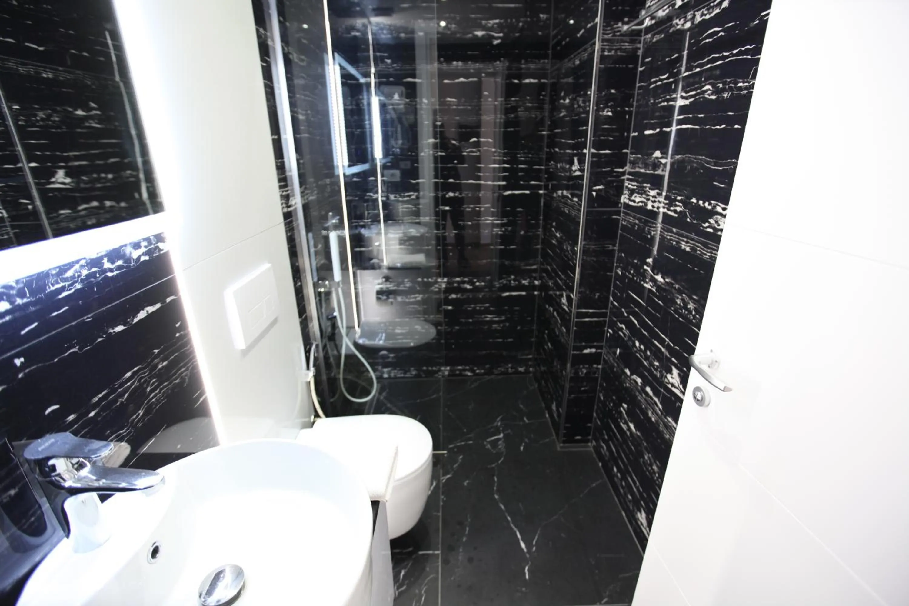 Bathroom in Ksamil Central Park Hotel