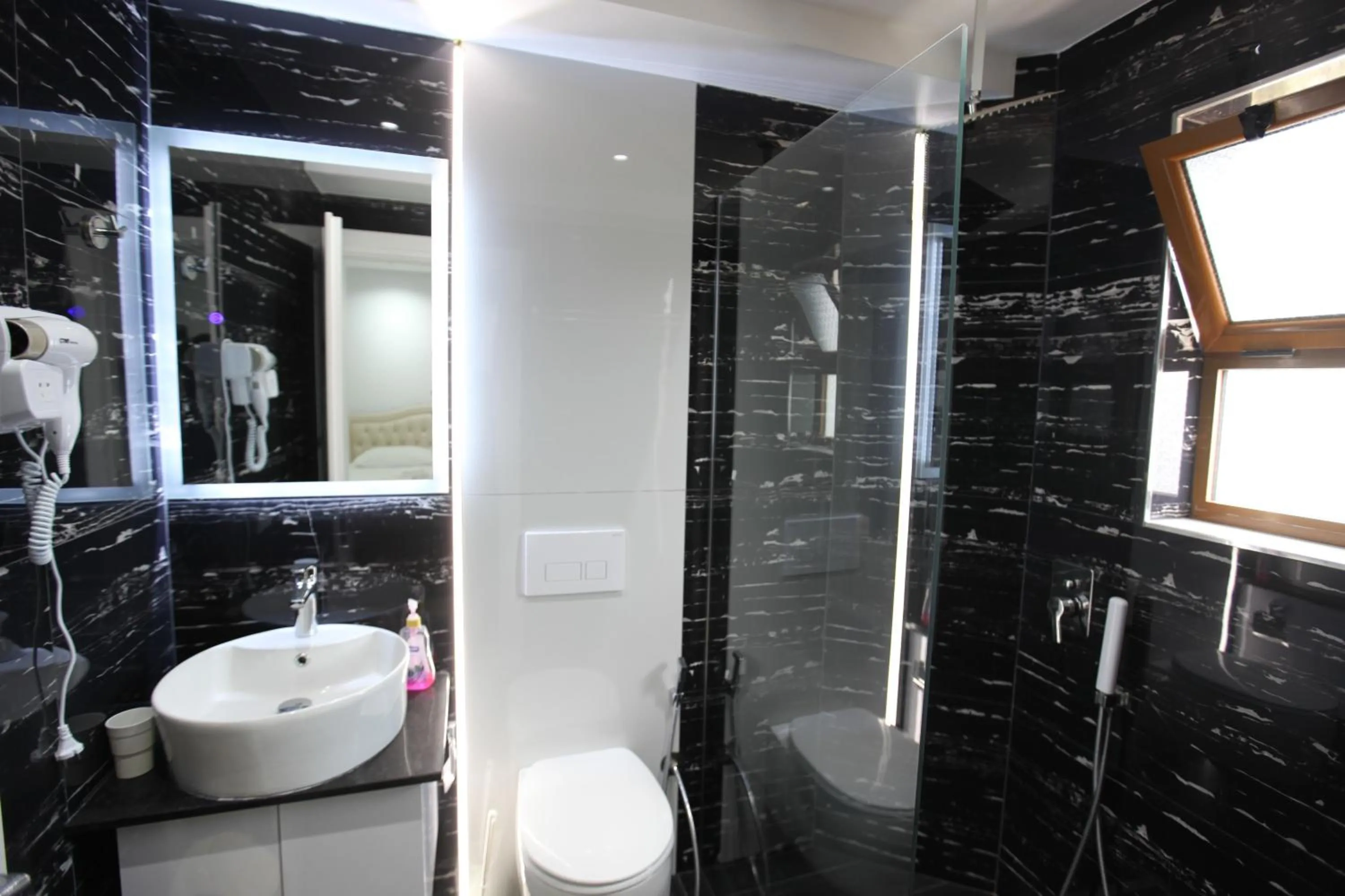 Bathroom in Ksamil Central Park Hotel