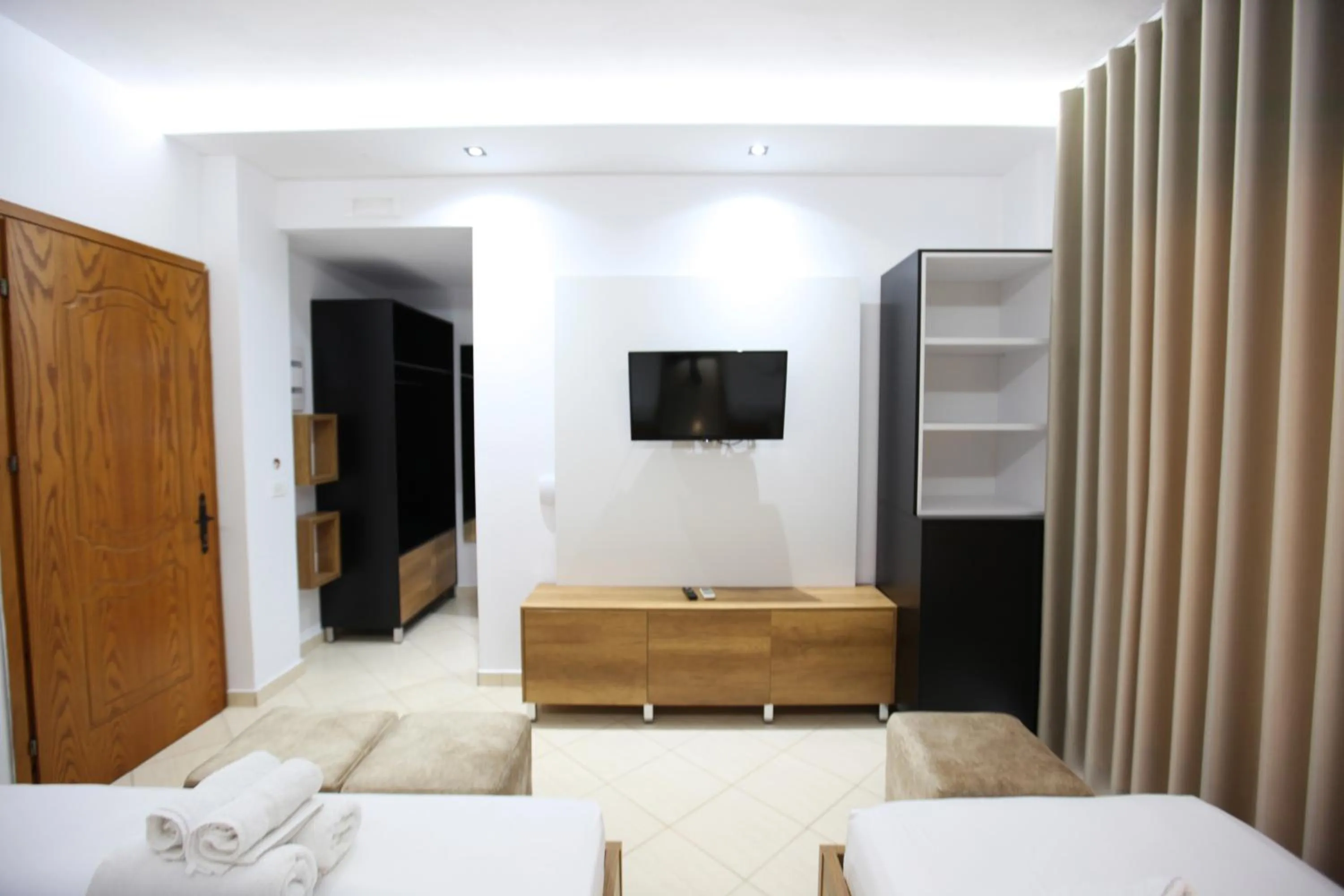 Living room, Bed in Ksamil Central Park Hotel