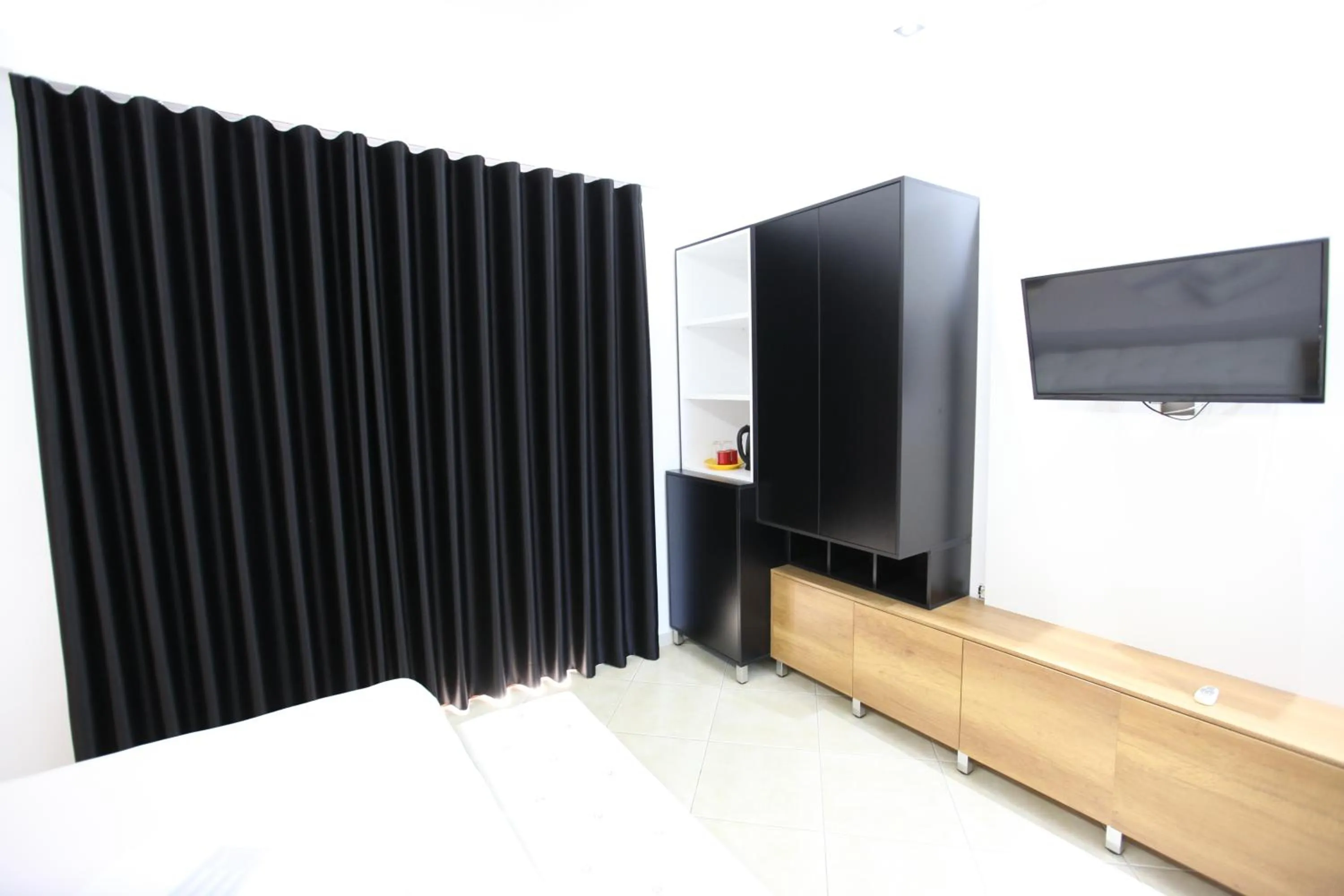 TV and multimedia in Ksamil Central Park Hotel