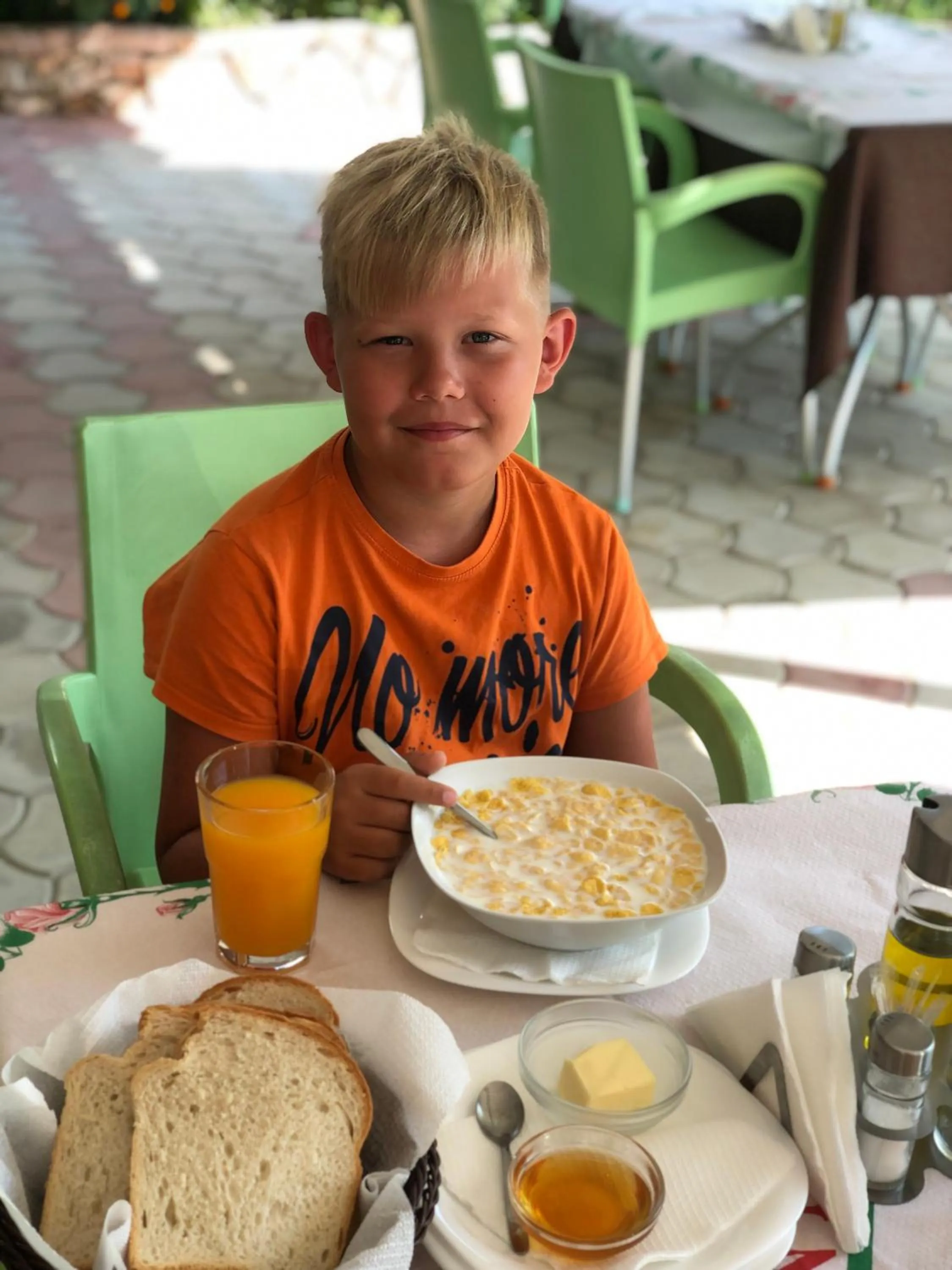 Food and drinks in Ksamil Central Park Hotel