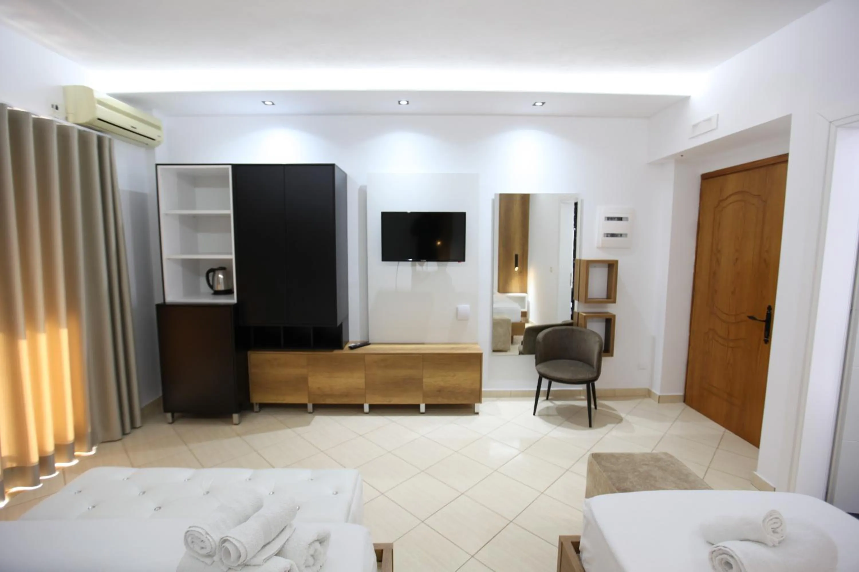 Photo of the whole room in Ksamil Central Park Hotel