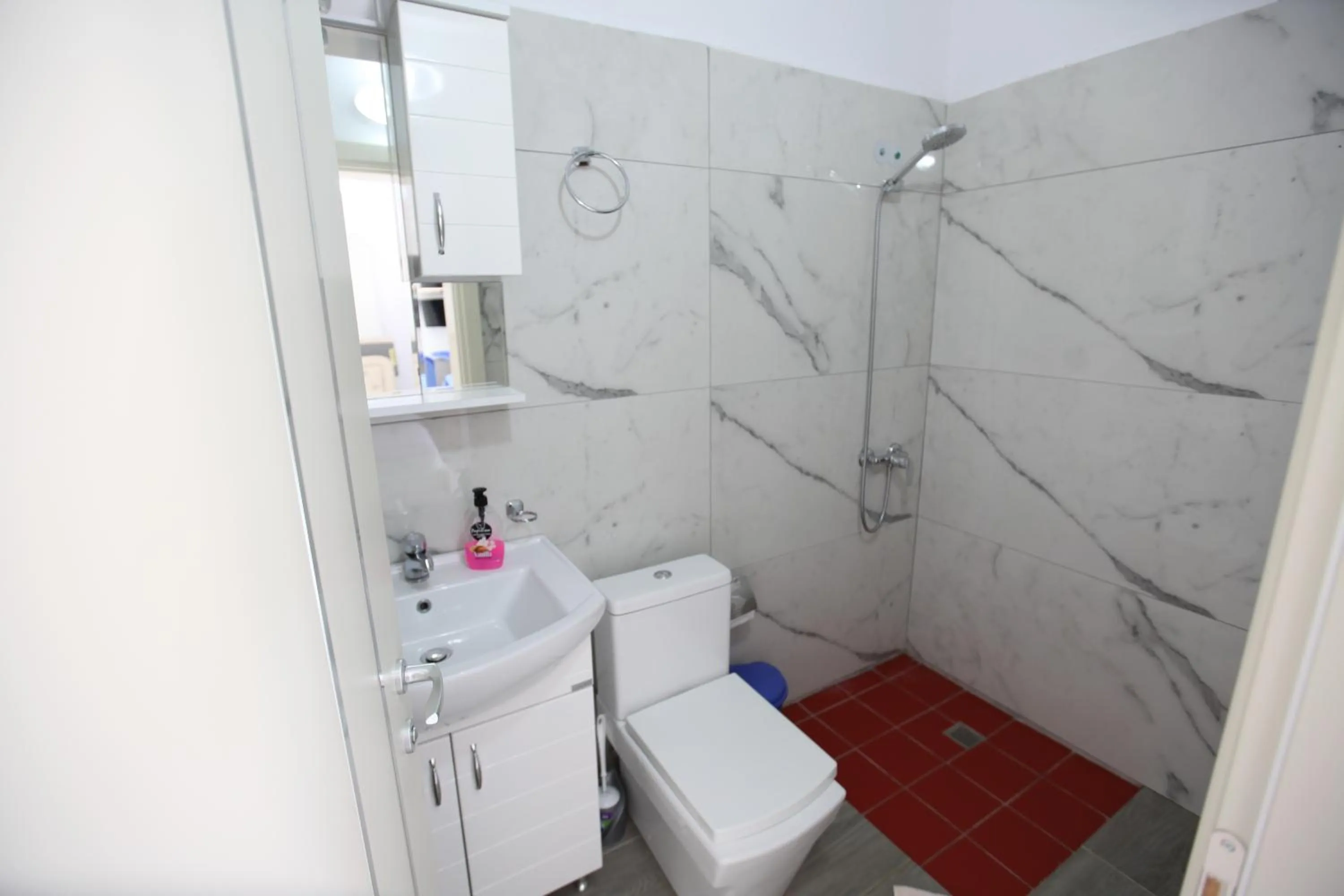 Bathroom in Ksamil Central Park Hotel