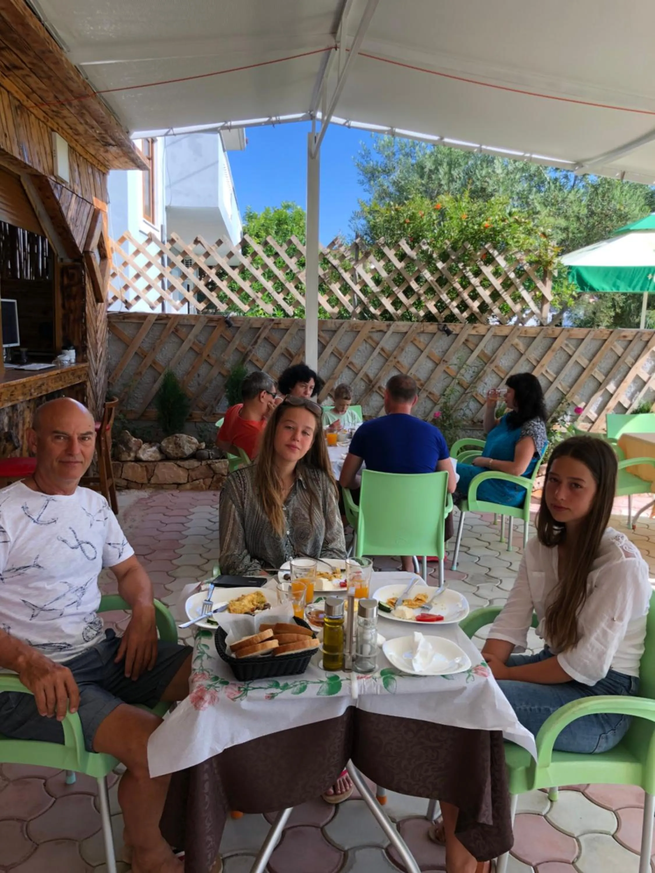 Restaurant/places to eat in Ksamil Central Park Hotel