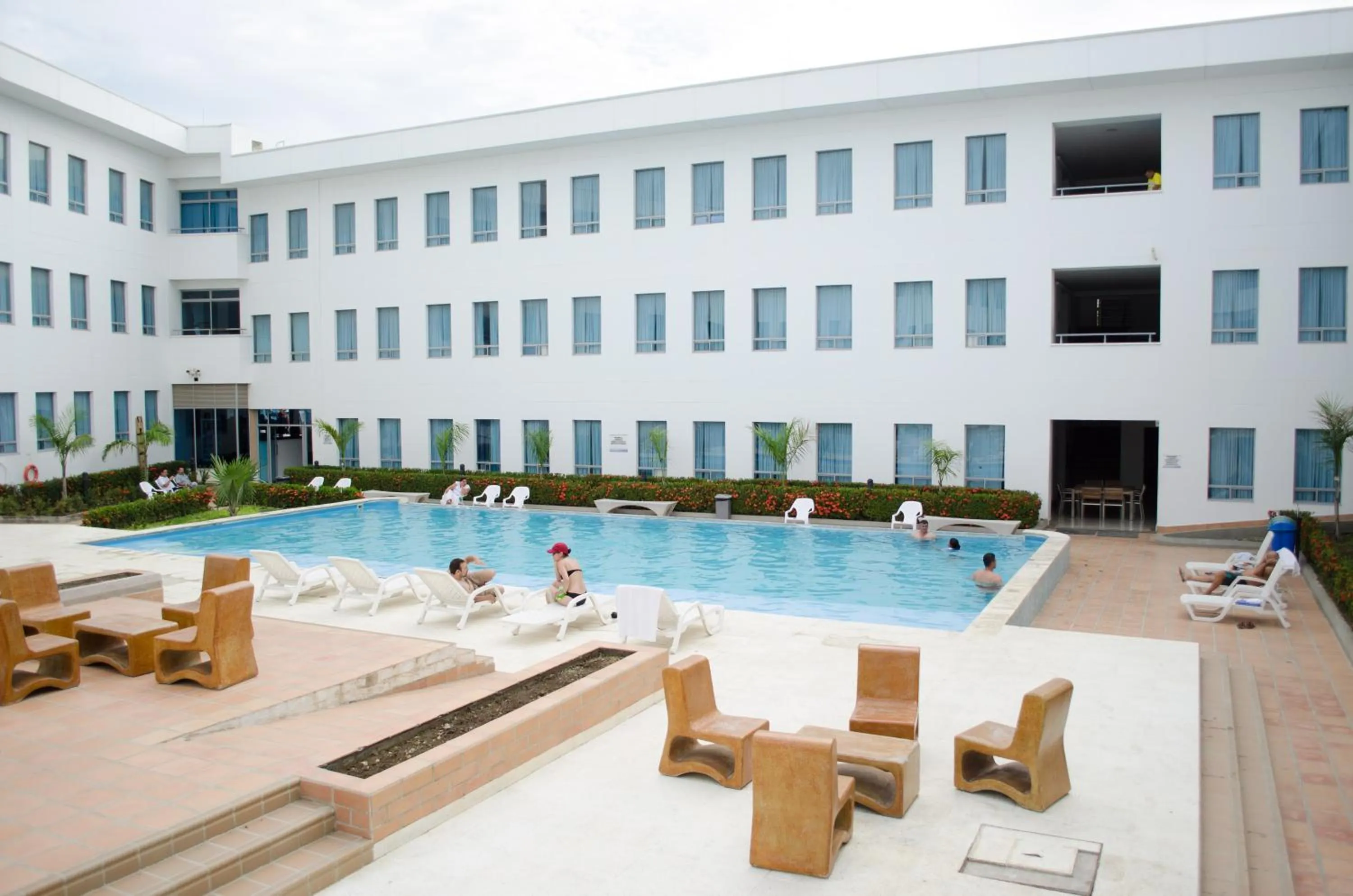 Swimming pool in Hotel Las Olas Mamonal