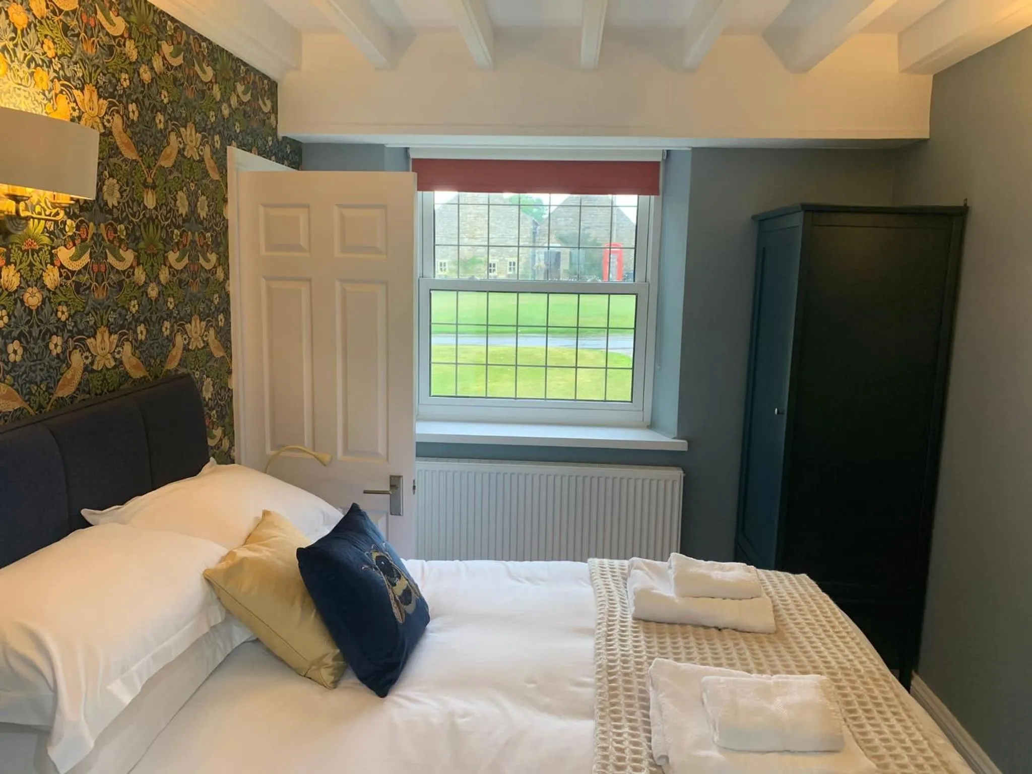 Bed in The Horseshoe Country Inn