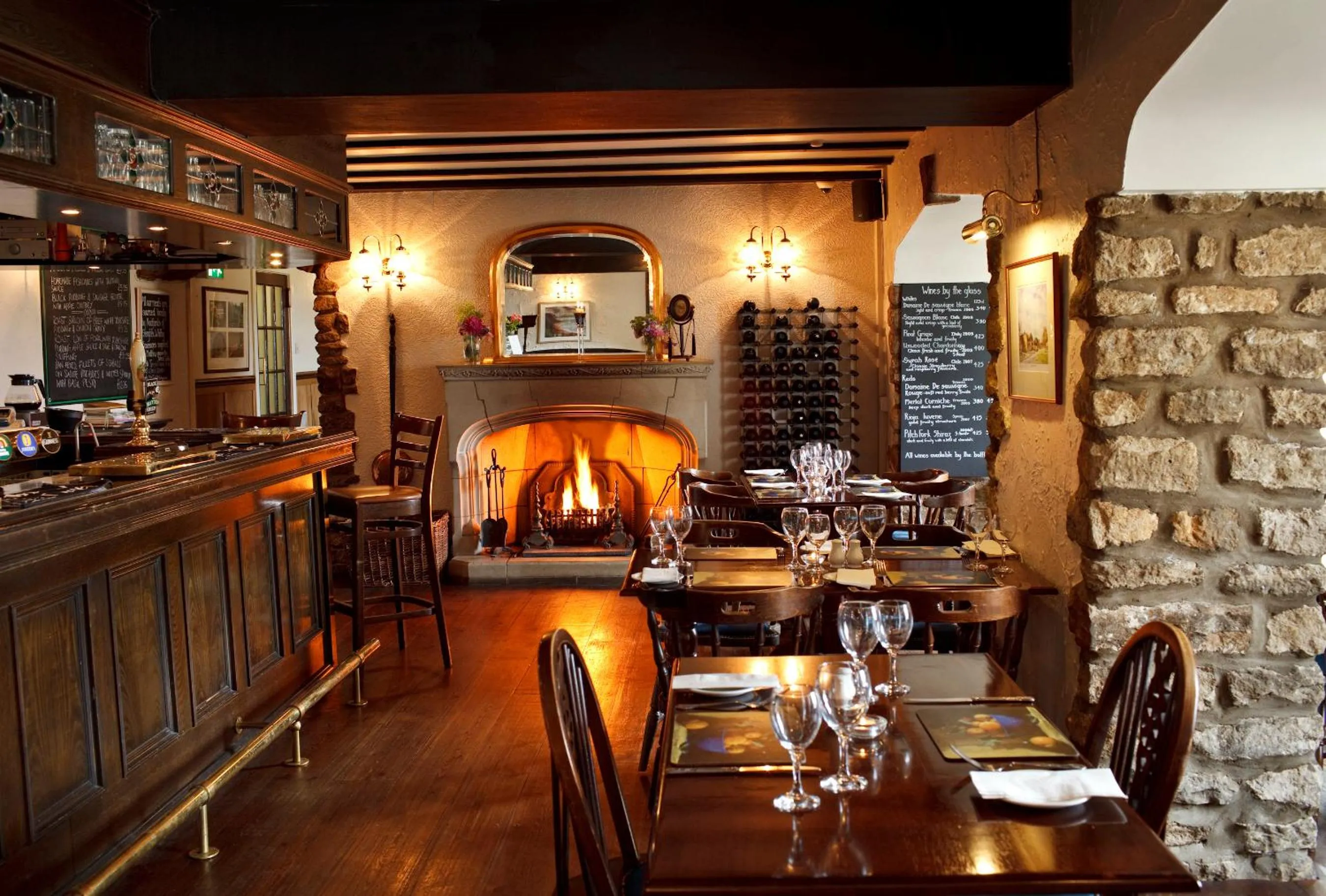 Lounge or bar in The Horseshoe Country Inn