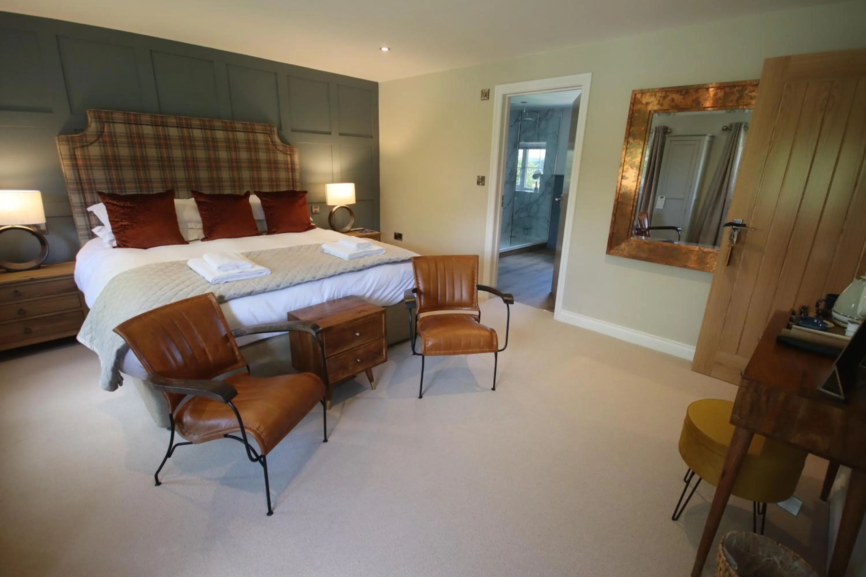 Bed in The Horseshoe Country Inn