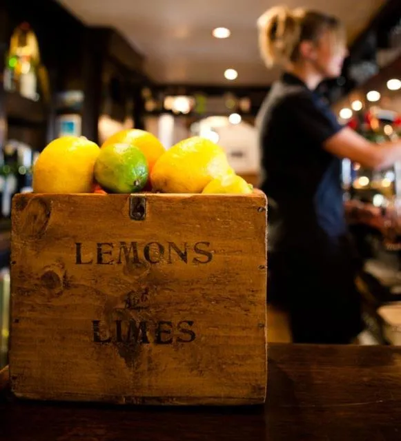 Lounge or bar in The Horseshoe Country Inn