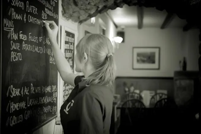 Lounge or bar in The Horseshoe Country Inn