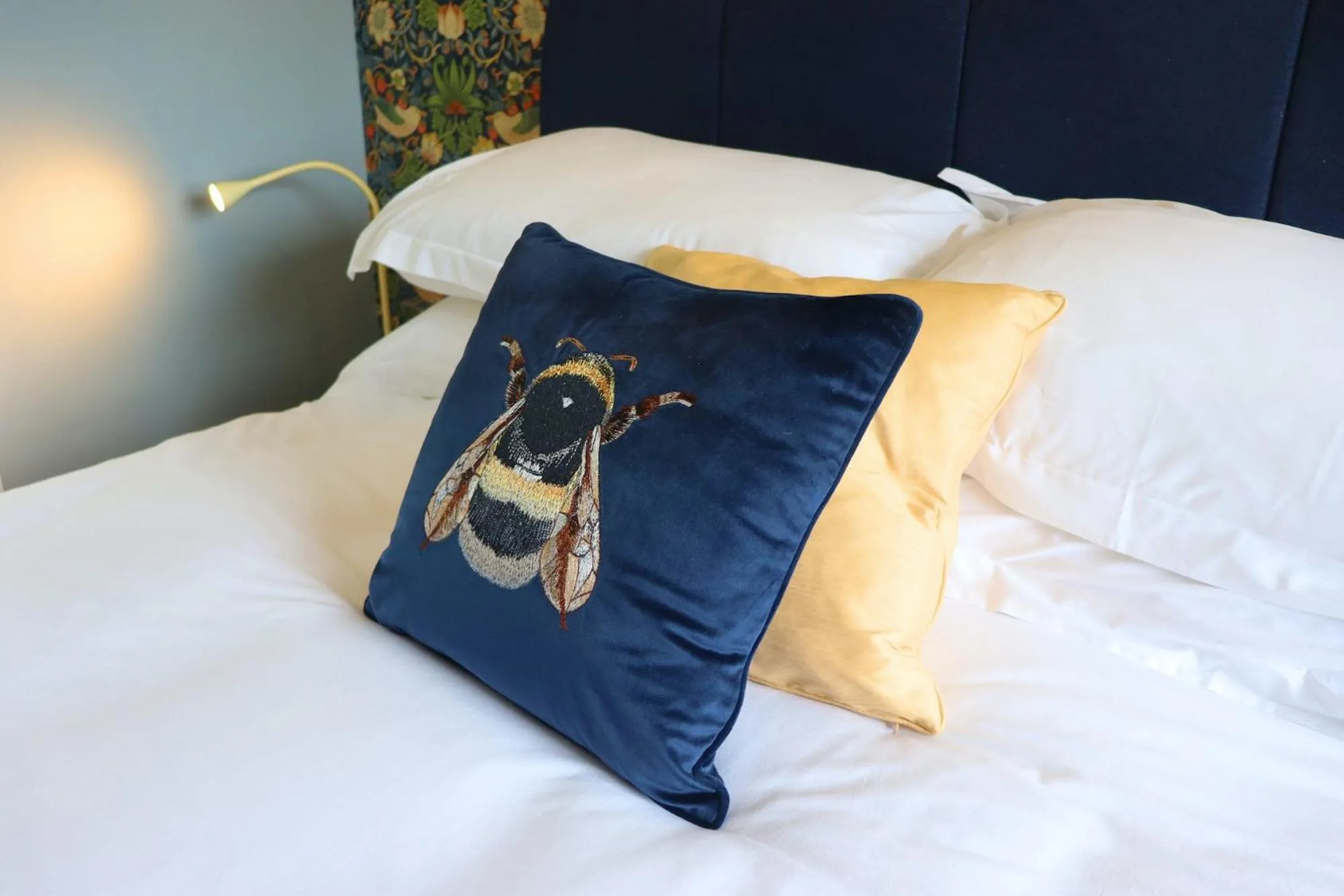 Bed in The Horseshoe Country Inn