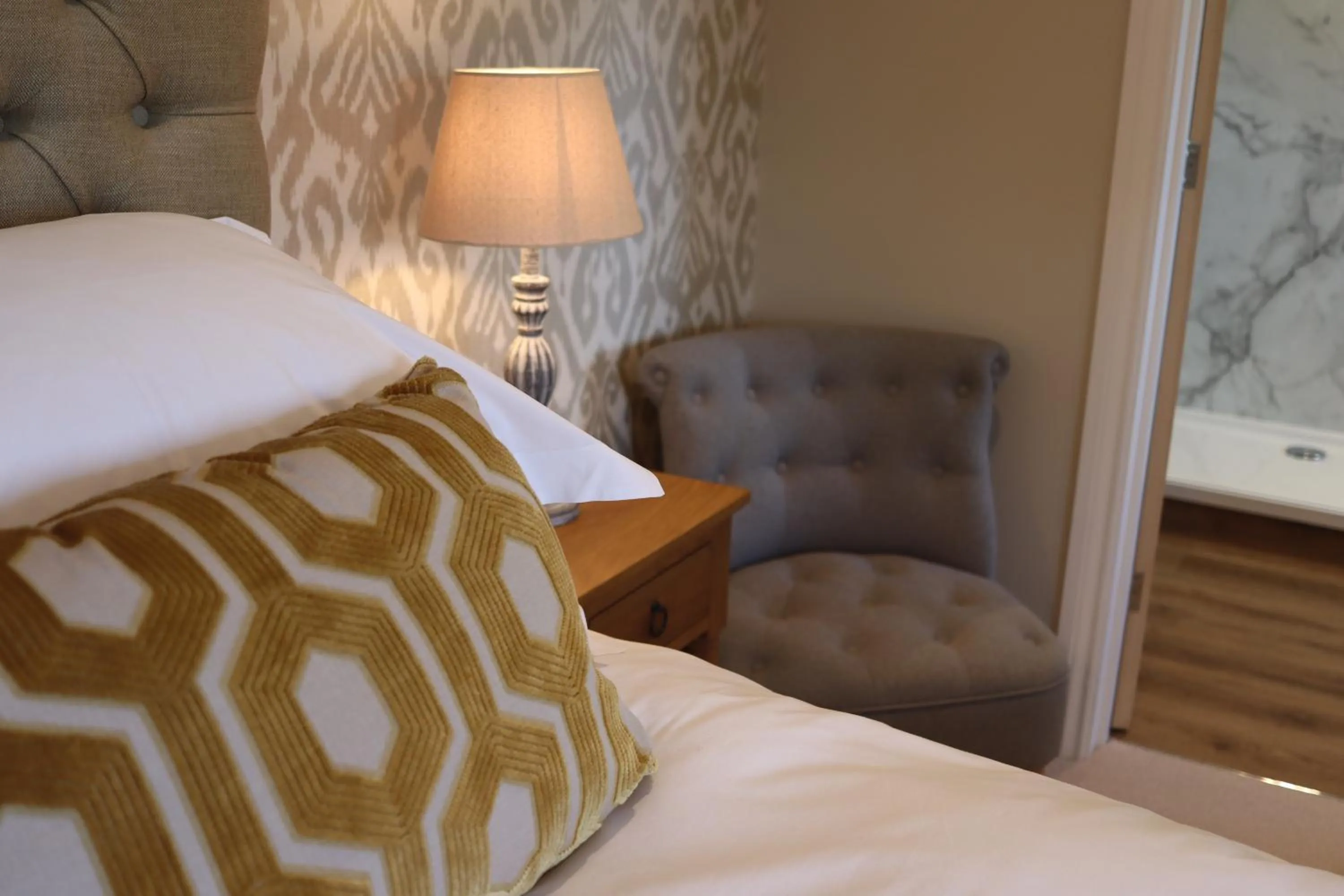 Bed in The Horseshoe Country Inn