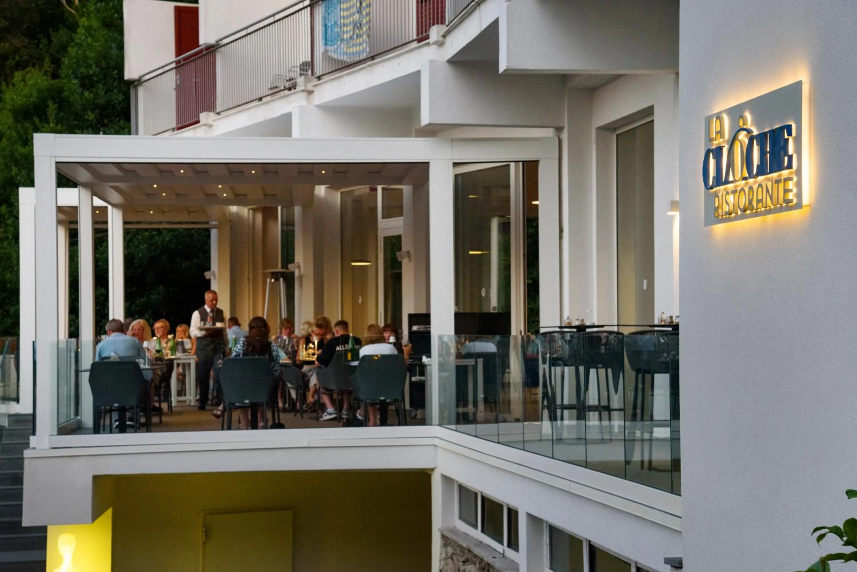 Property building in Hotel Metropole