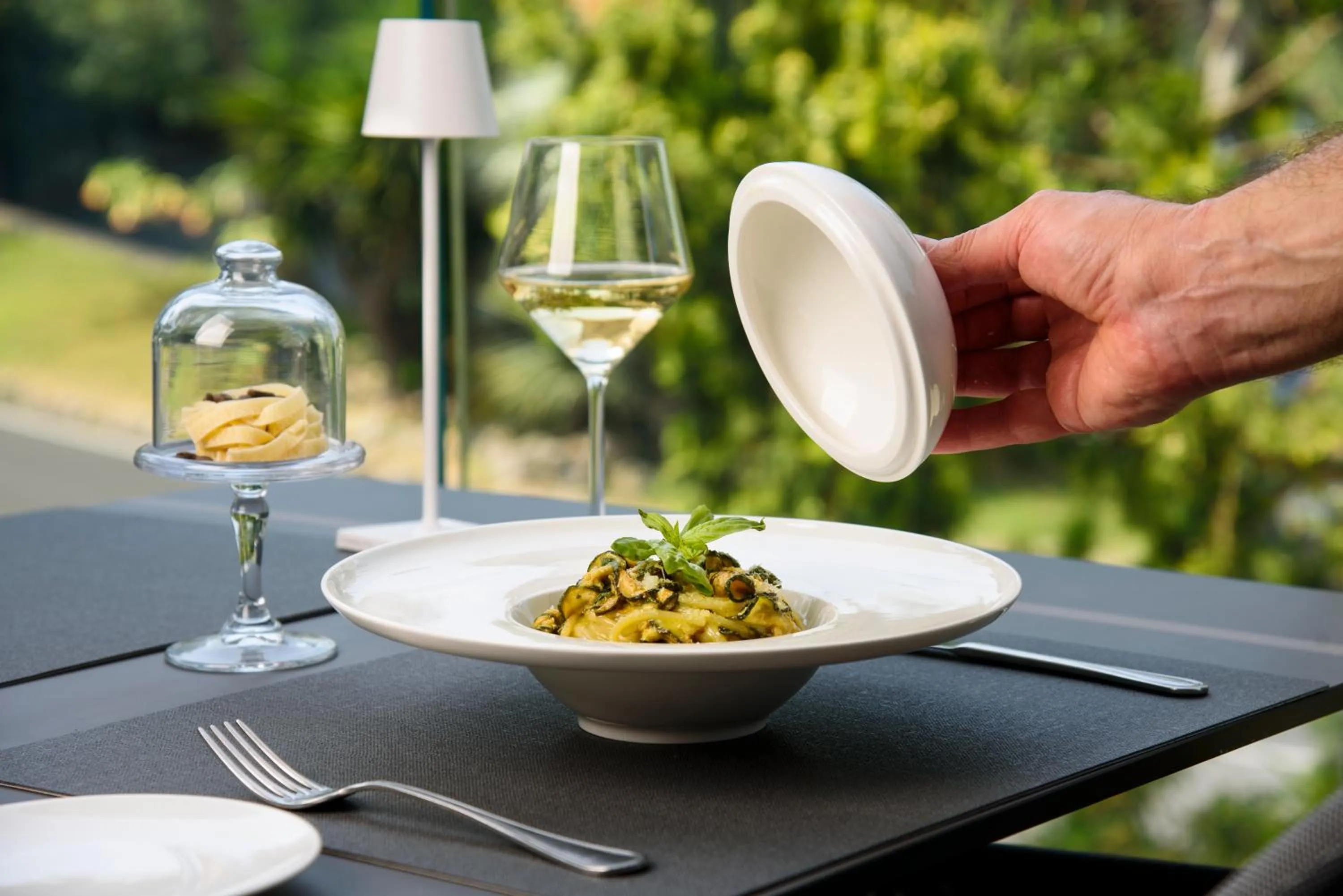 Restaurant/places to eat in Hotel Metropole