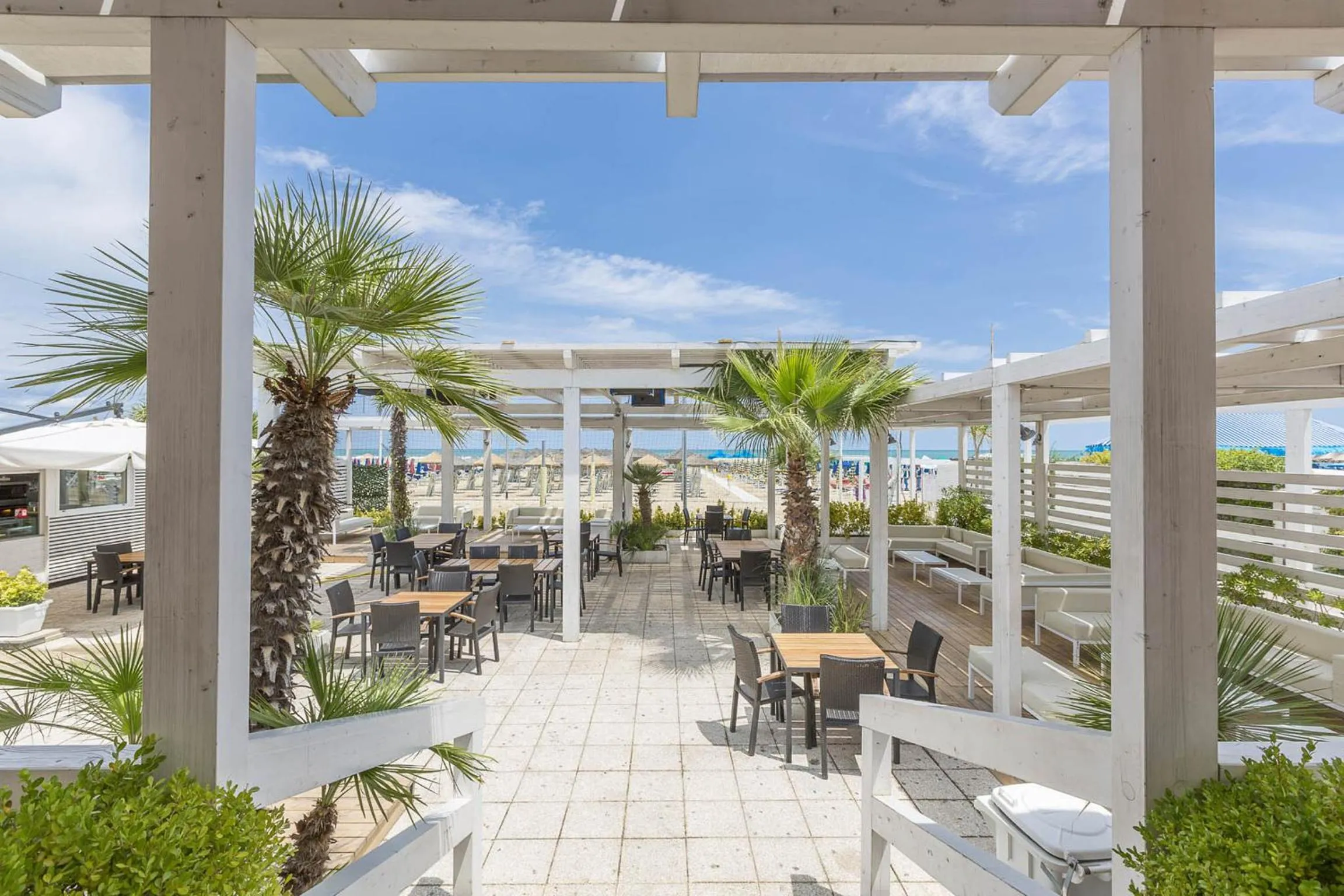 Restaurant/places to eat in Hotel Maja