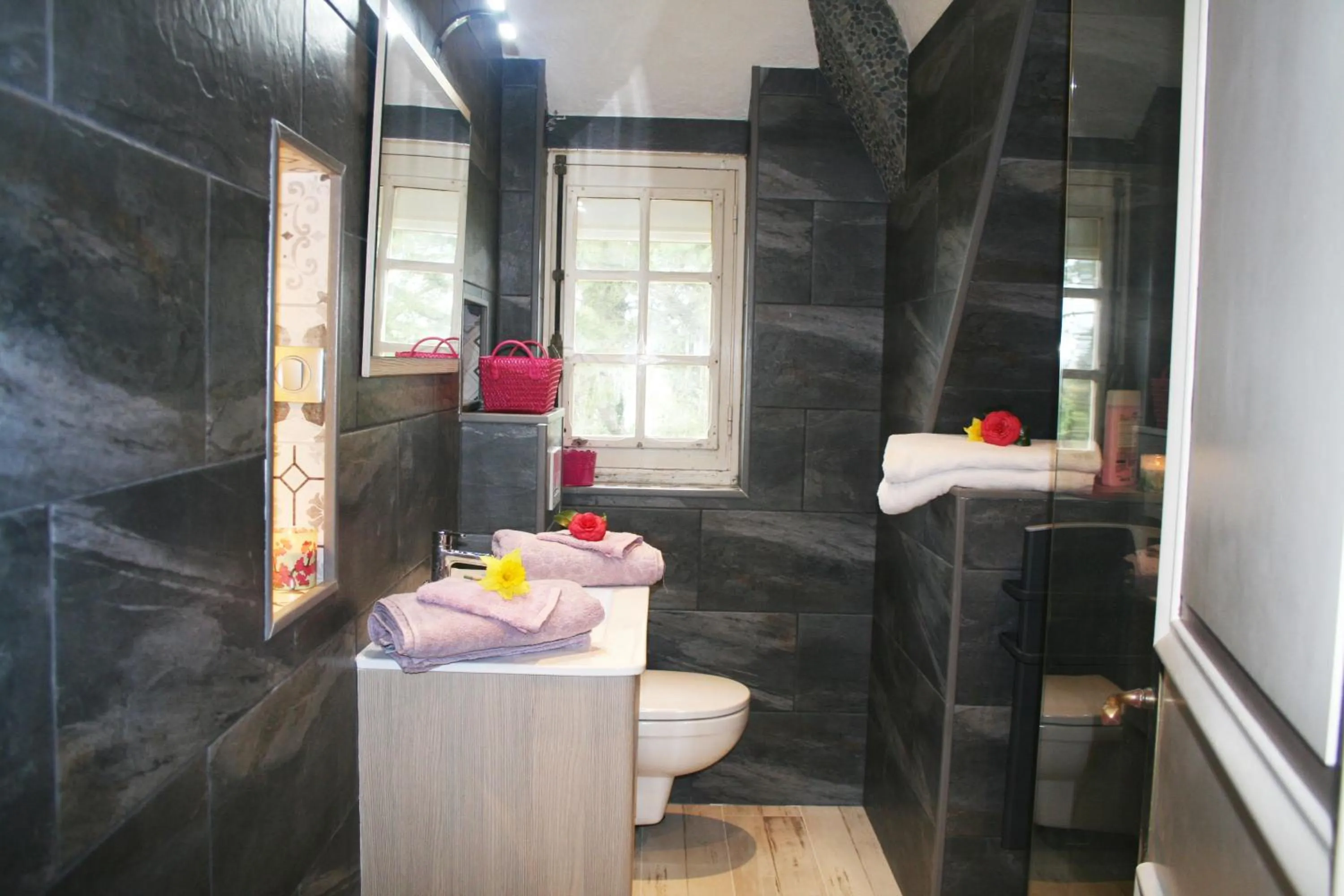 Bathroom in Chez Renée et Raynal B&B