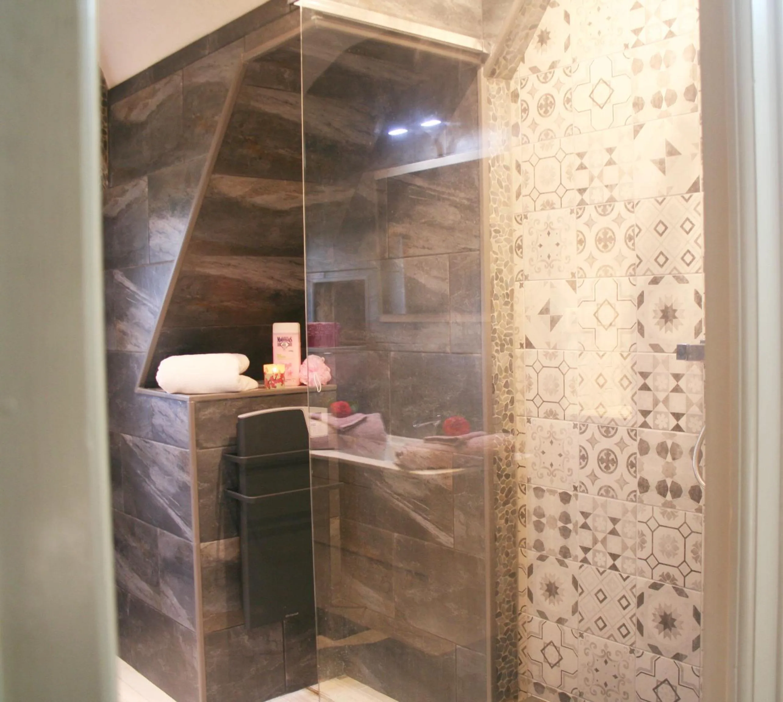 Bathroom in Chez Renée et Raynal B&B