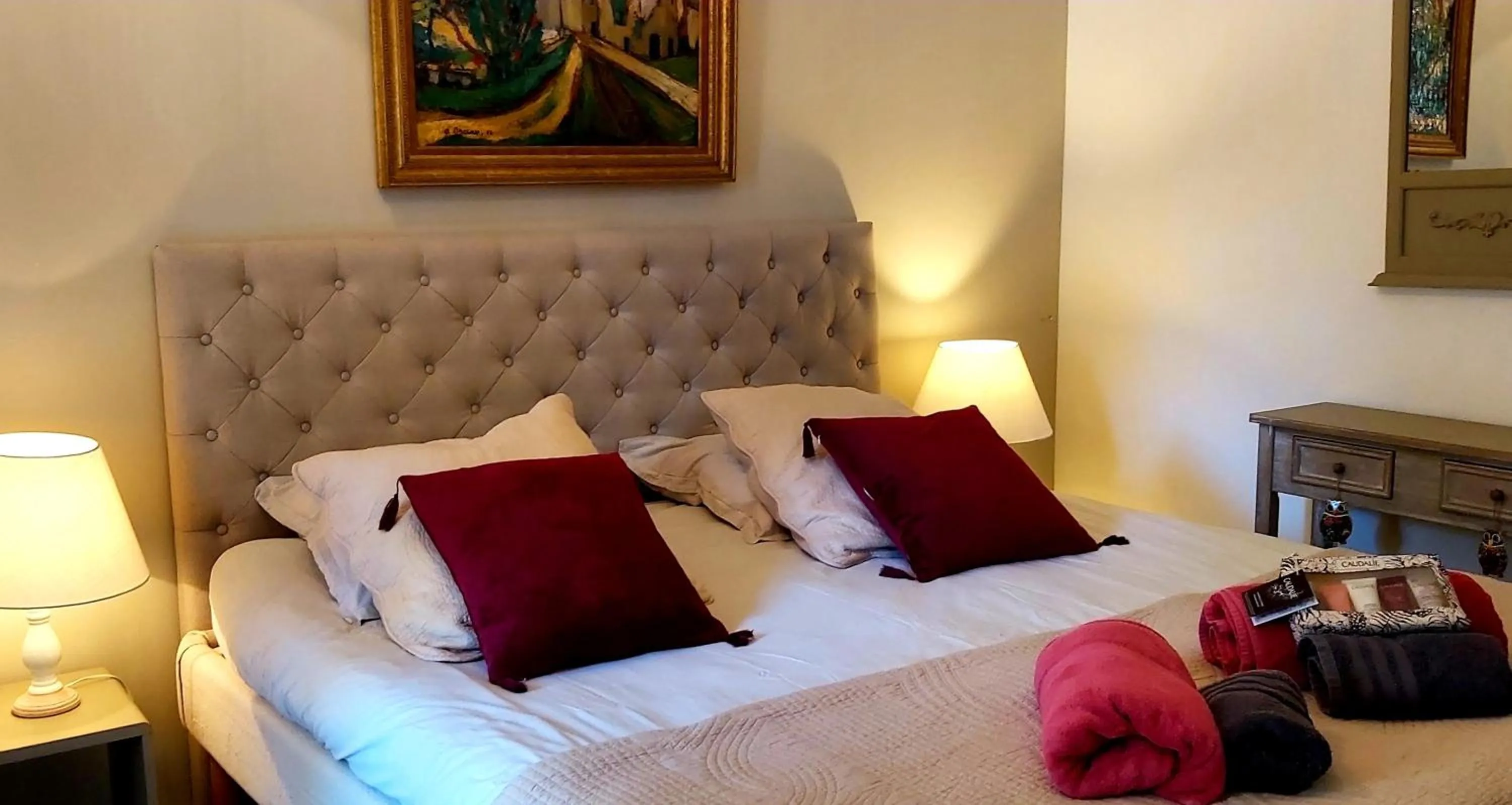 Bedroom, Bed in Les Jardins d'Eleusis