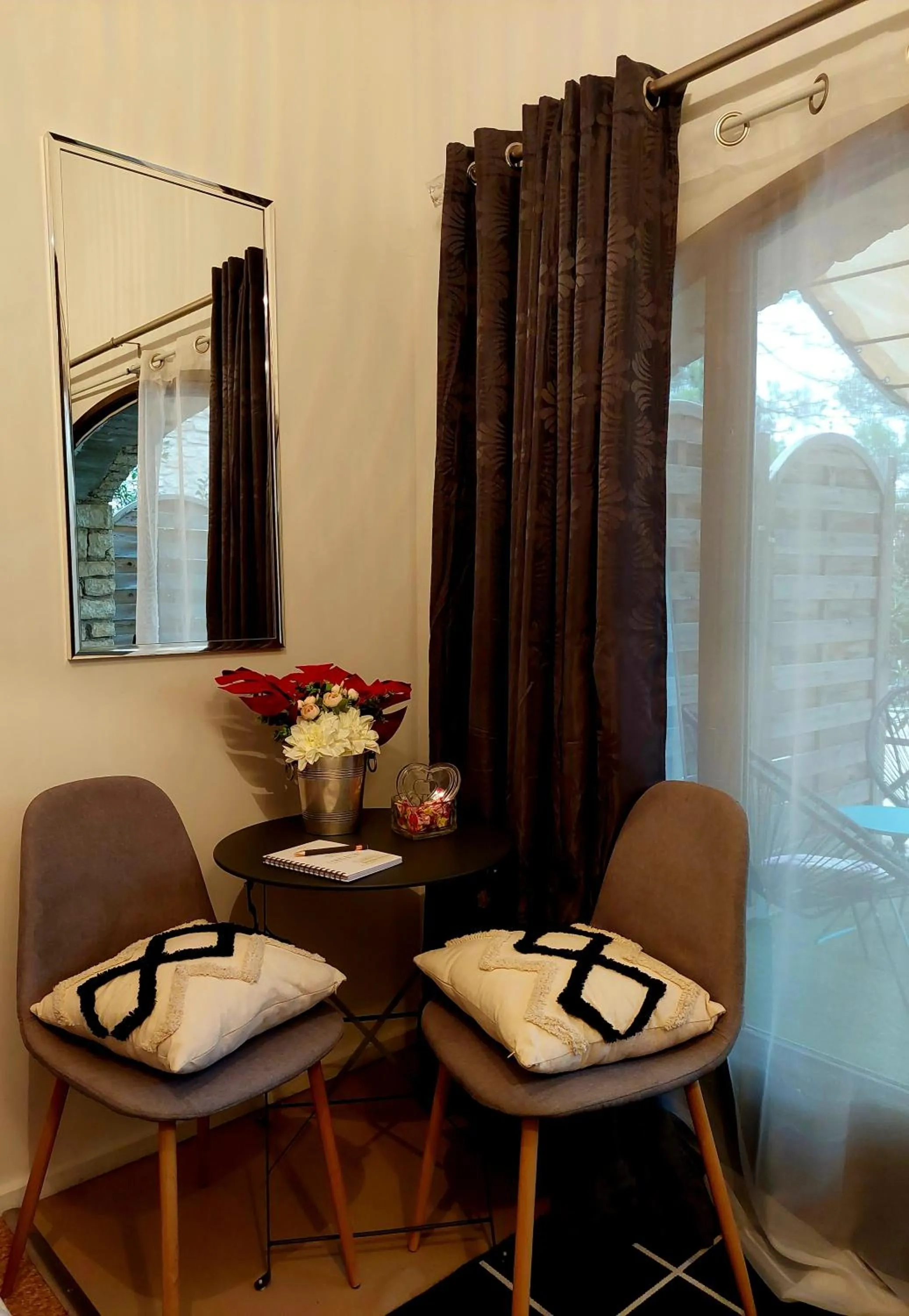 Seating area in Les Jardins d'Eleusis