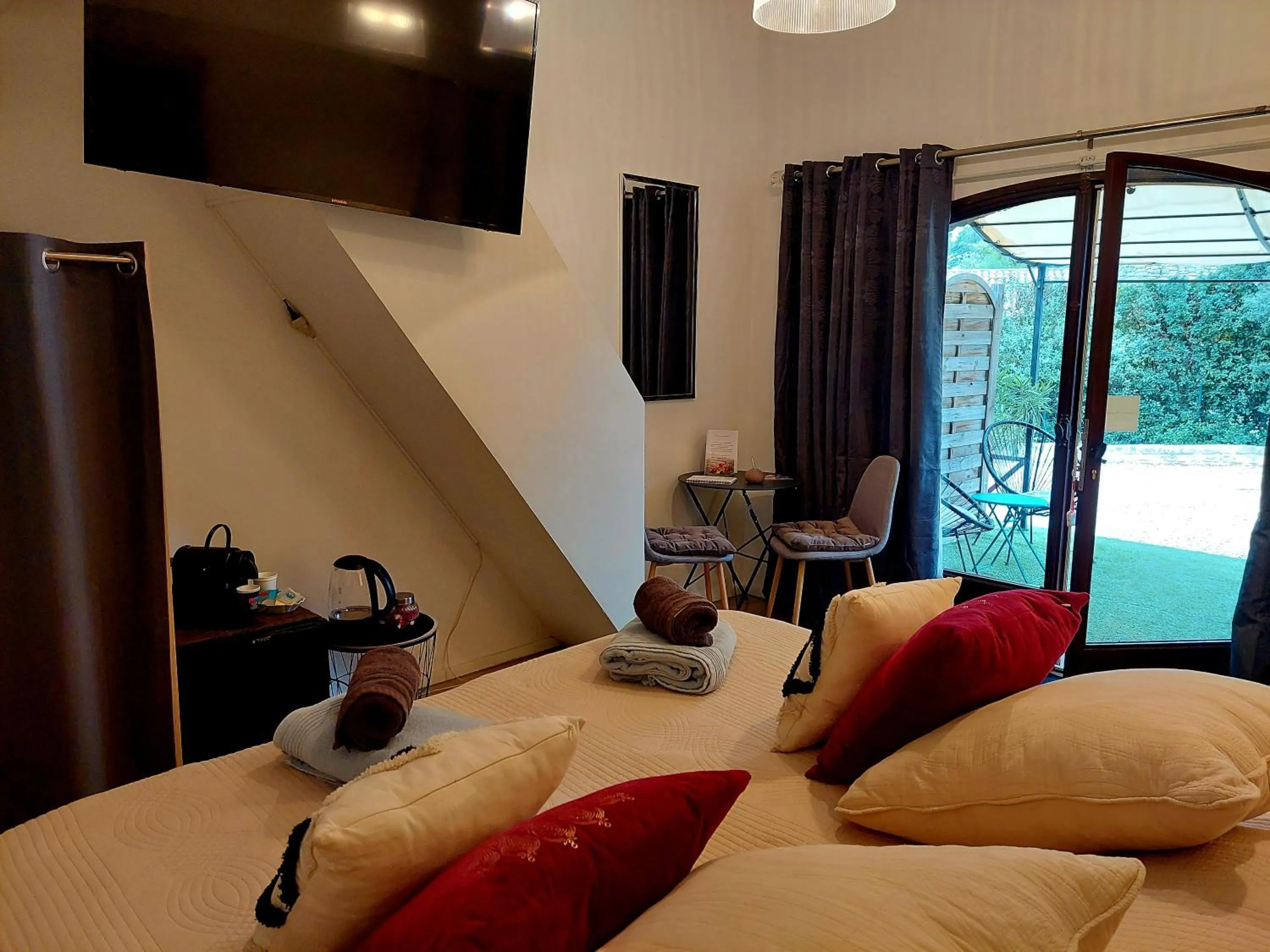 Property building, Bed in Les Jardins d'Eleusis