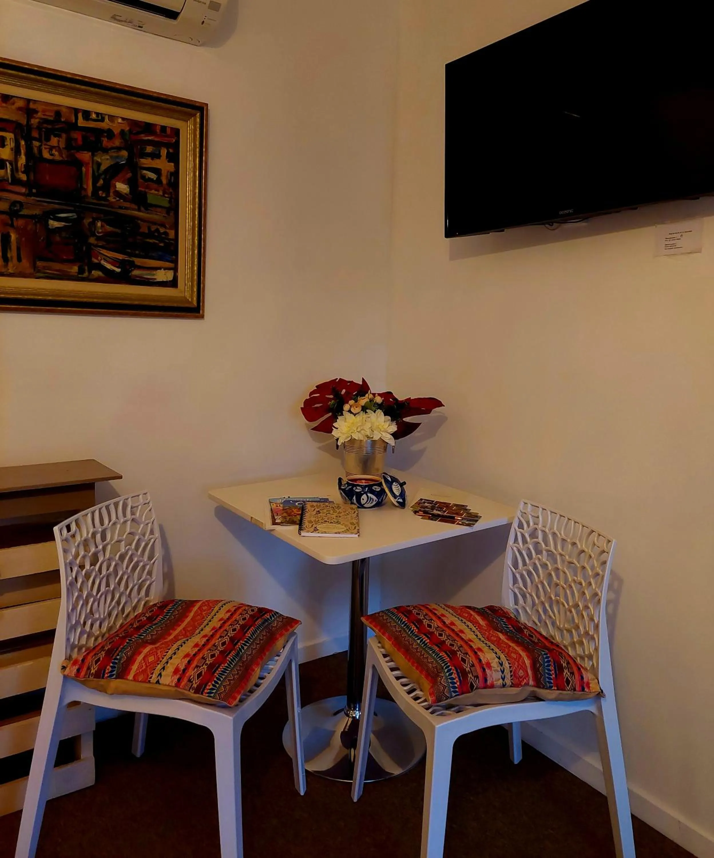 Seating area in Les Jardins d'Eleusis