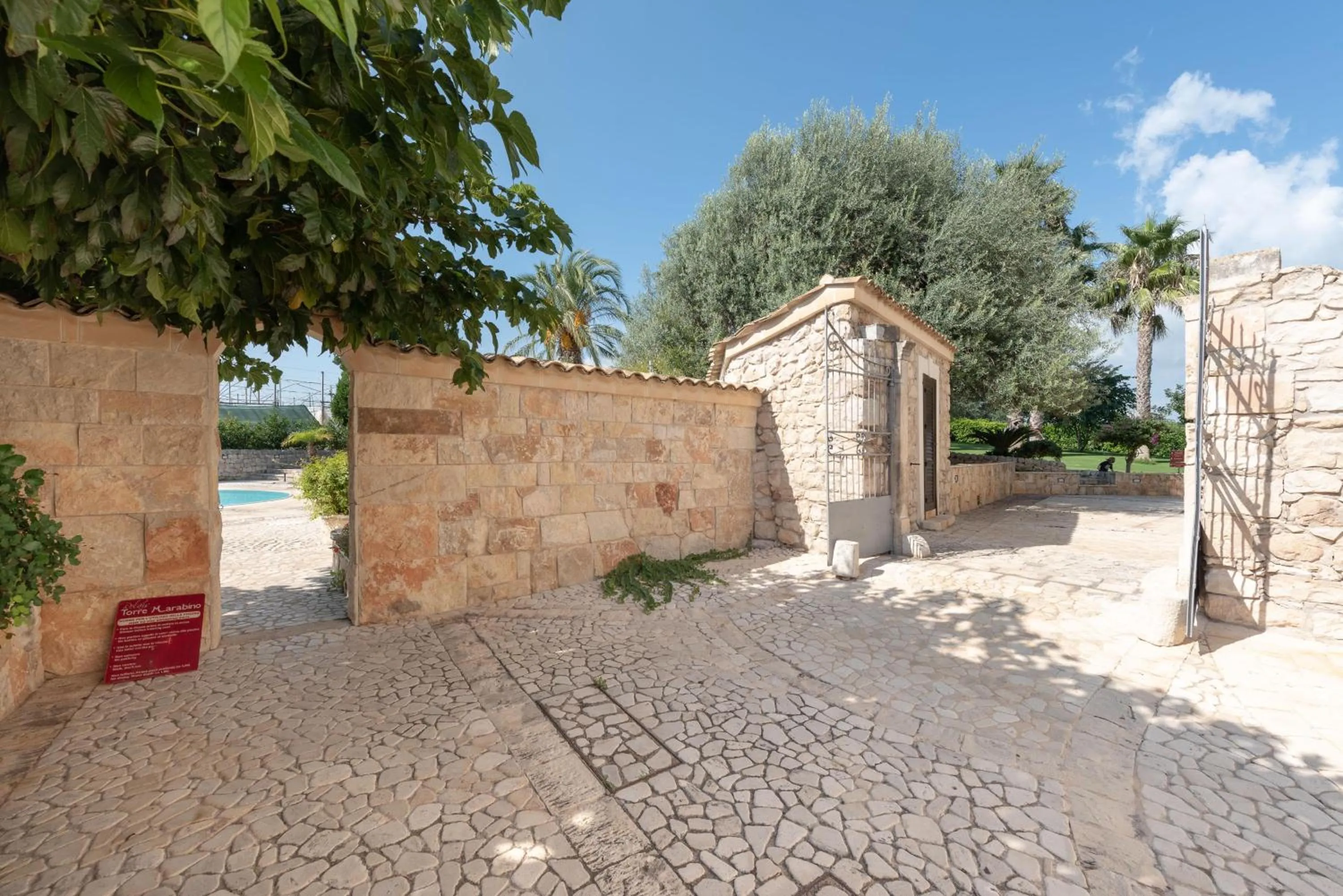 Facade/entrance in Relais Torre Marabino