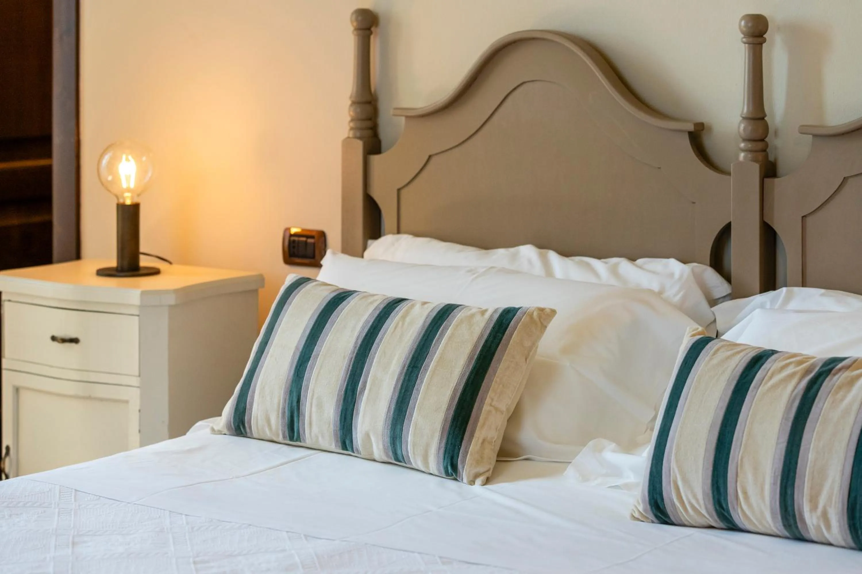 Decorative detail, Bed in Relais Torre Marabino