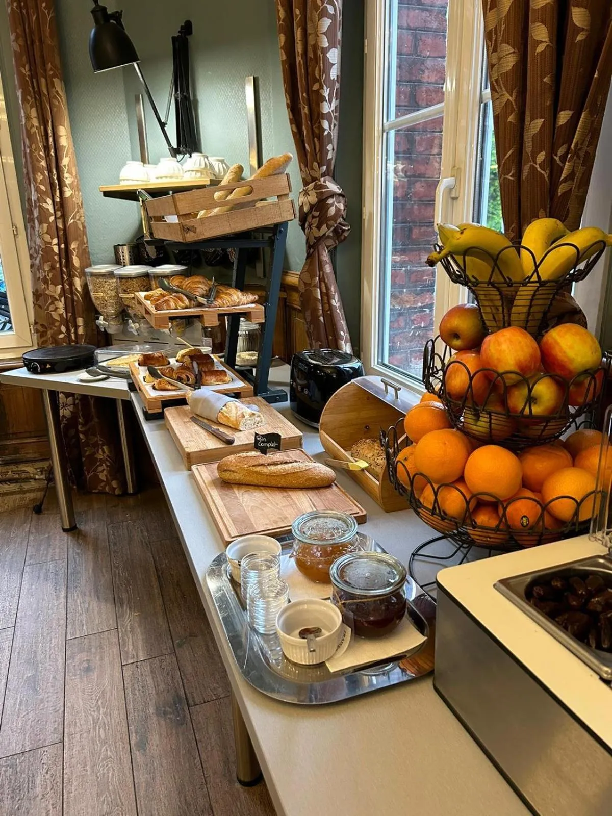 Breakfast in Hôtel & Appartements Le Florence