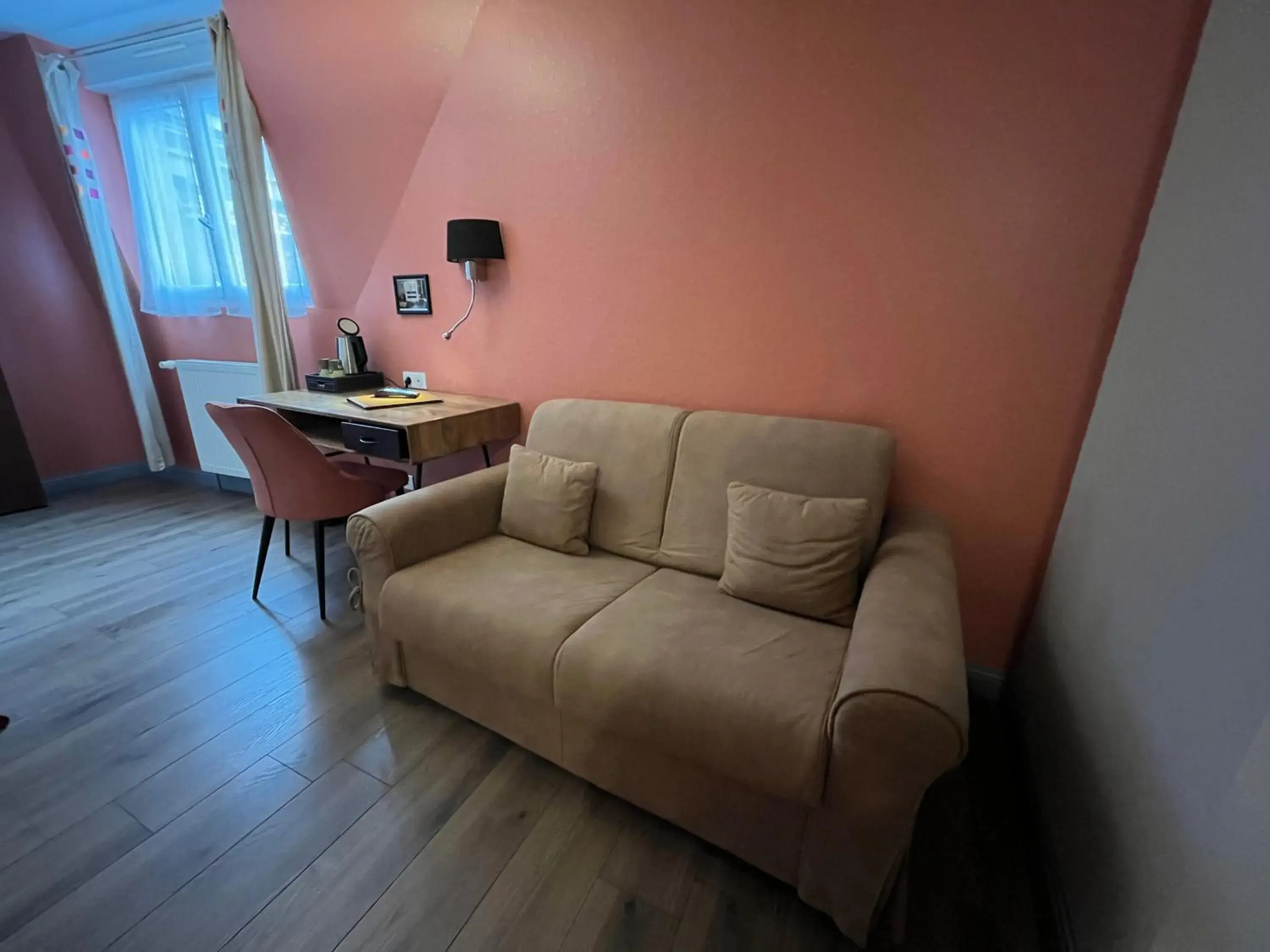 Comfort Plus Quadruple Room in Hôtel & Appartements Le Florence Comfort Plus Quadruple Room in Hôtel & Appartements Le Florence