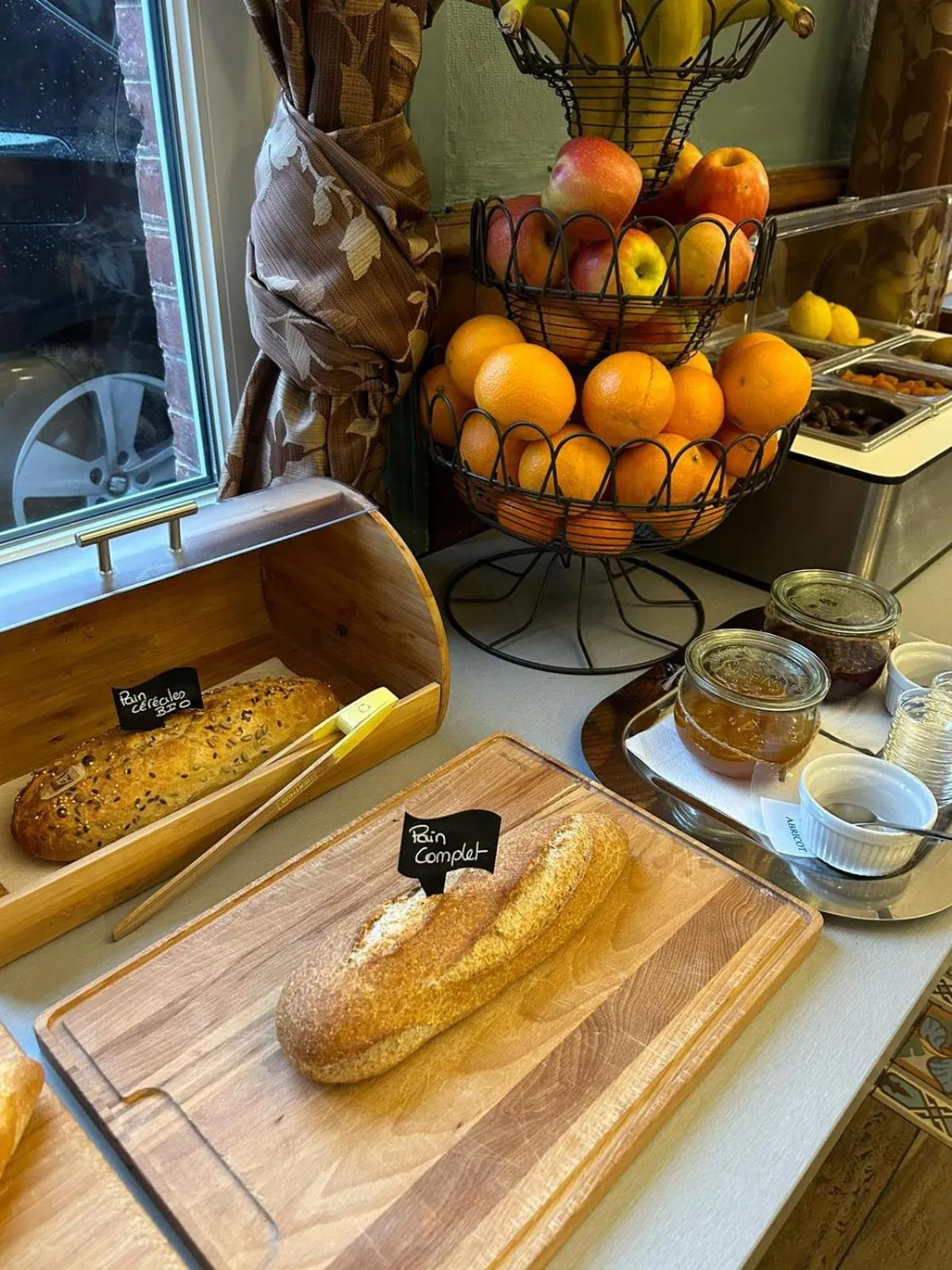 Breakfast in Hôtel & Appartements Le Florence