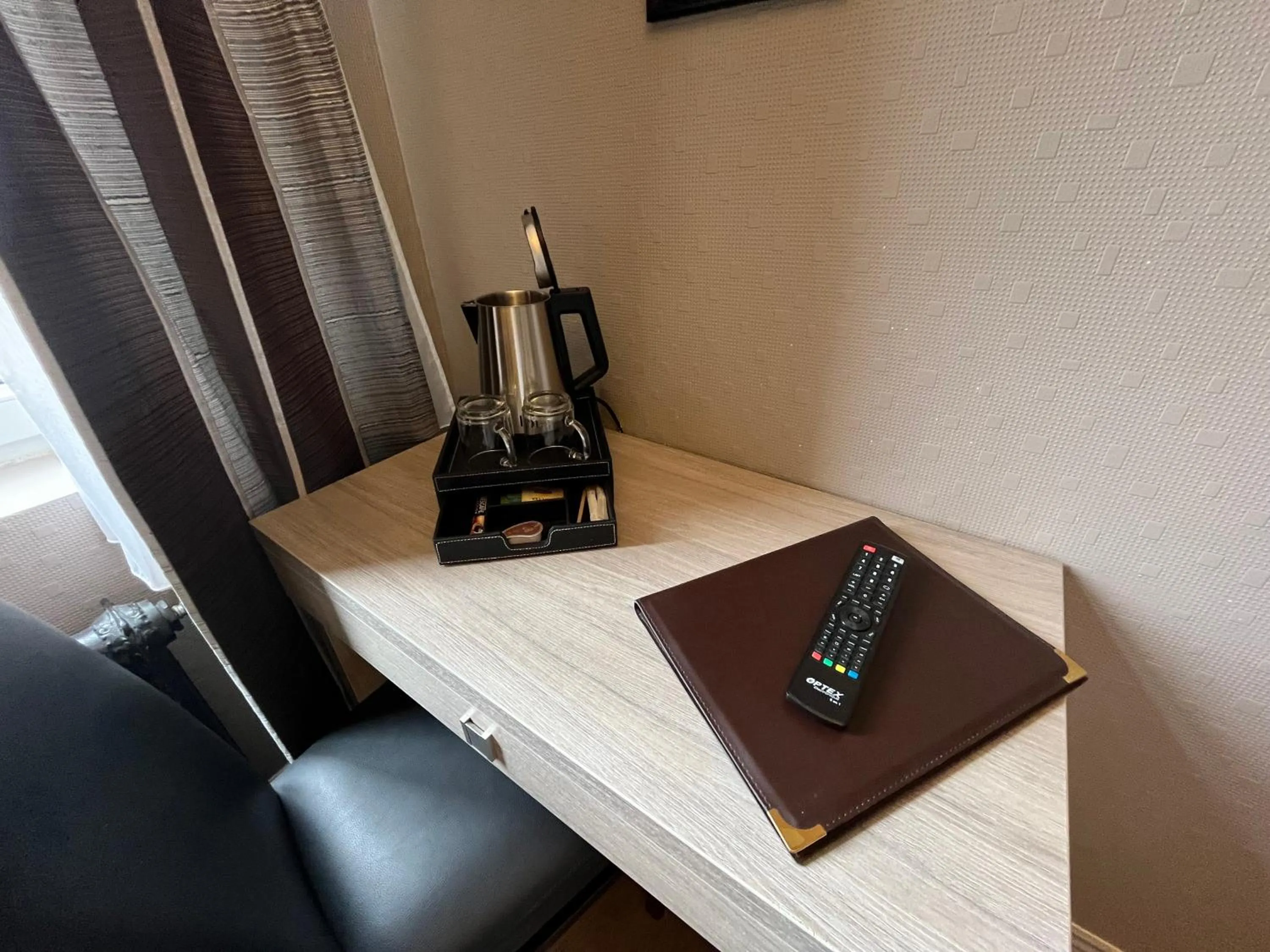 Coffee/tea facilities in Hôtel & Appartements Le Florence