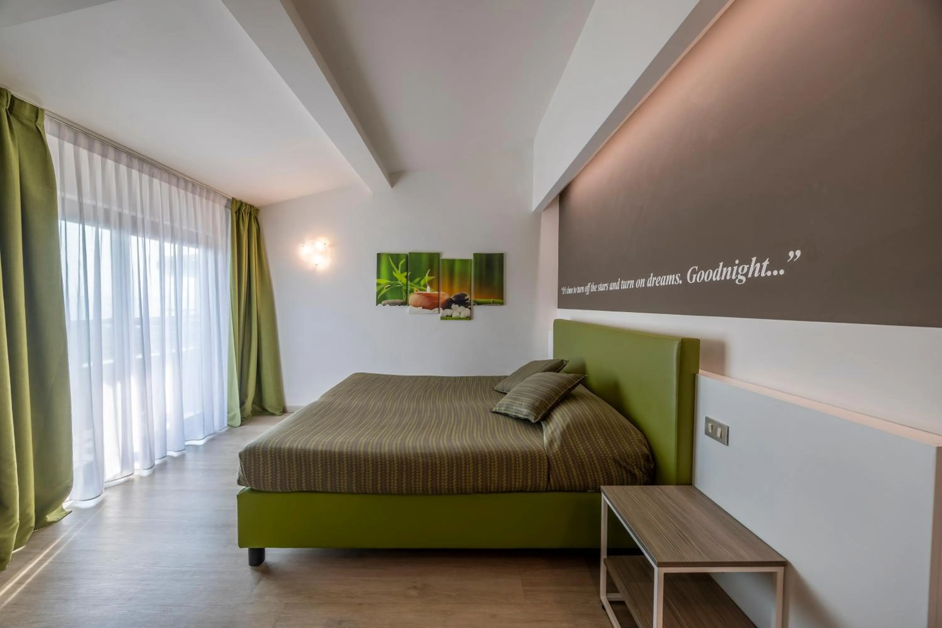 Photo of the whole room, Bed in Hotel Ideal