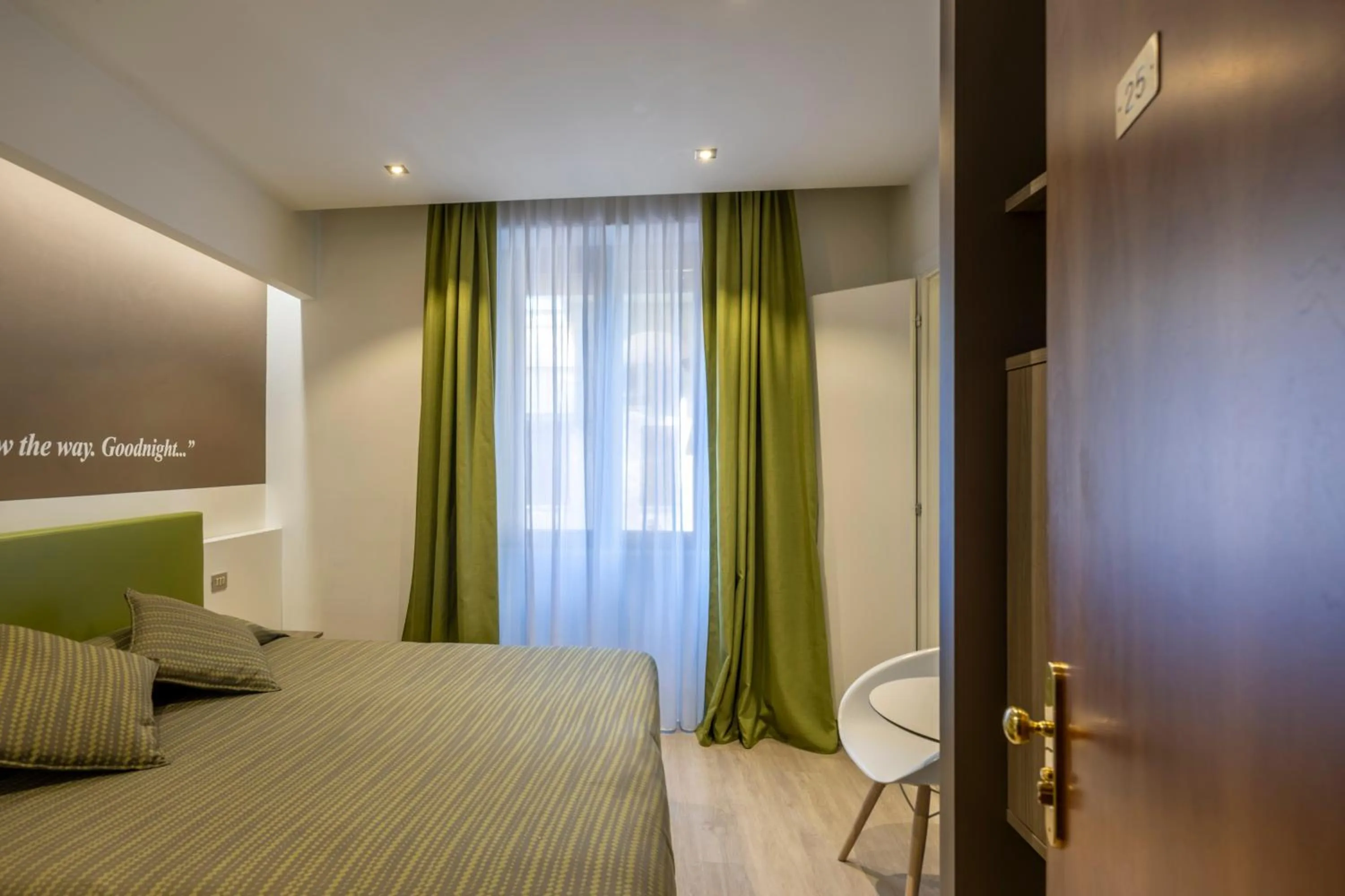 Bedroom, Bed in Hotel Ideal