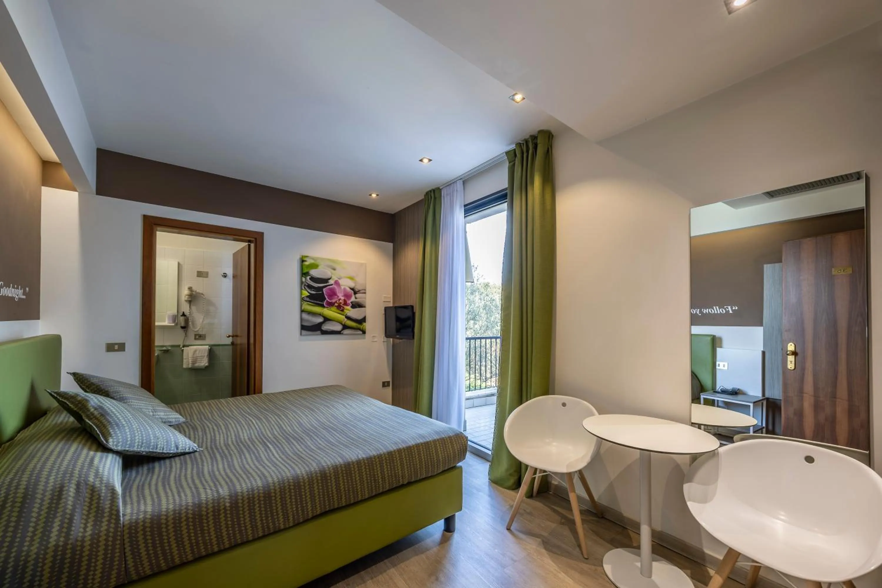 Bedroom, Bed in Hotel Ideal