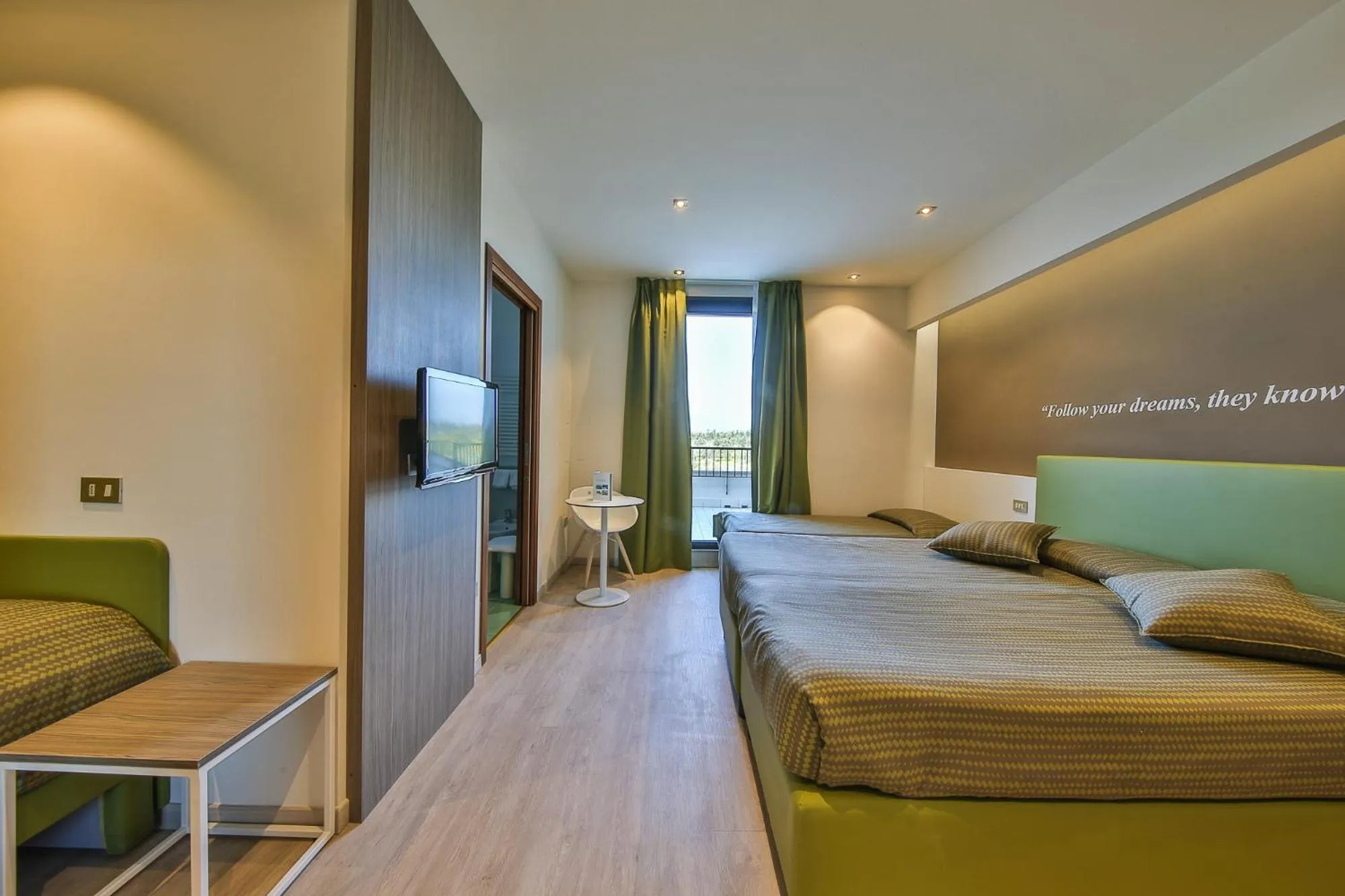 Quadruple Room with Balcony in Hotel Ideal