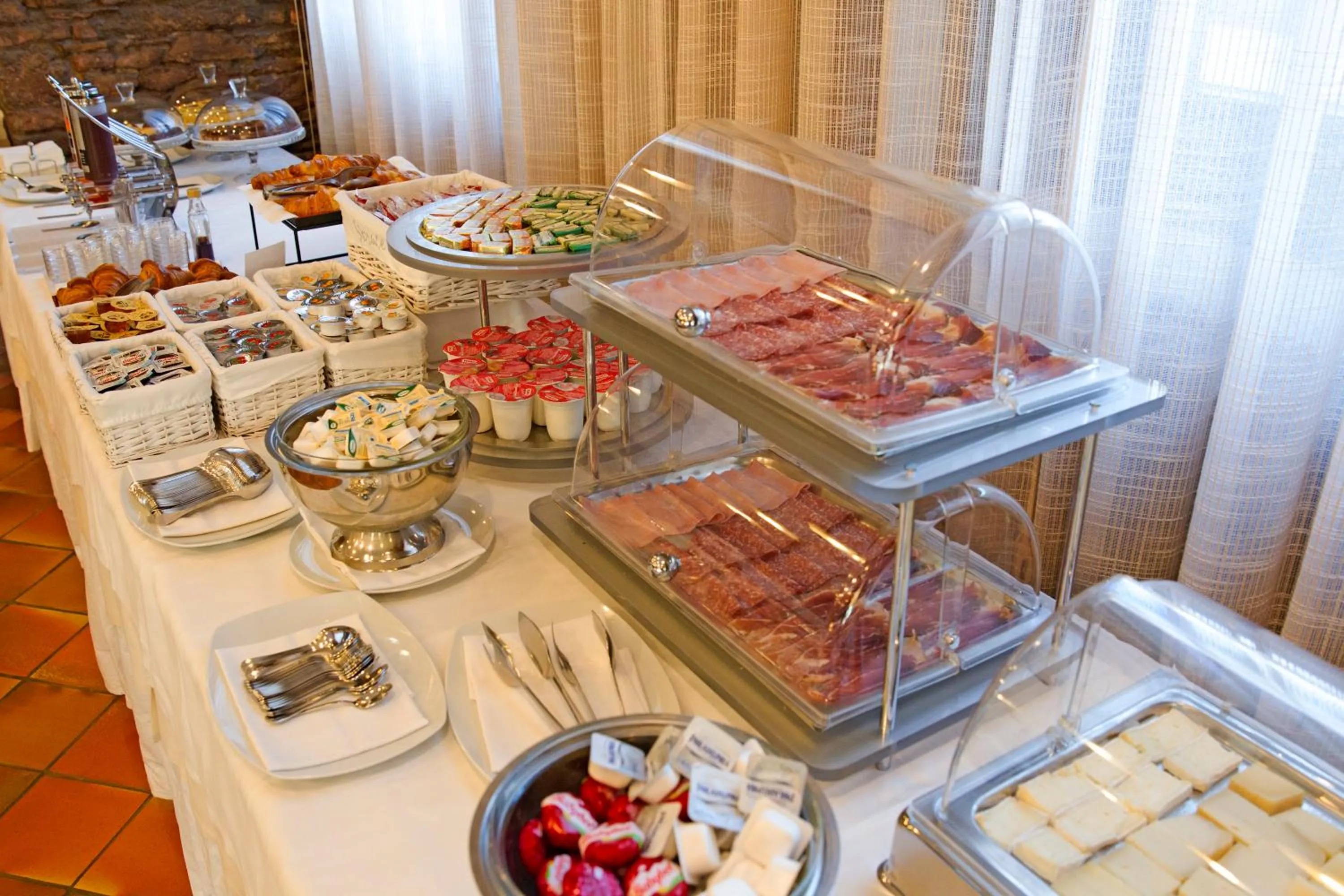 Breakfast in Hotel Ideal