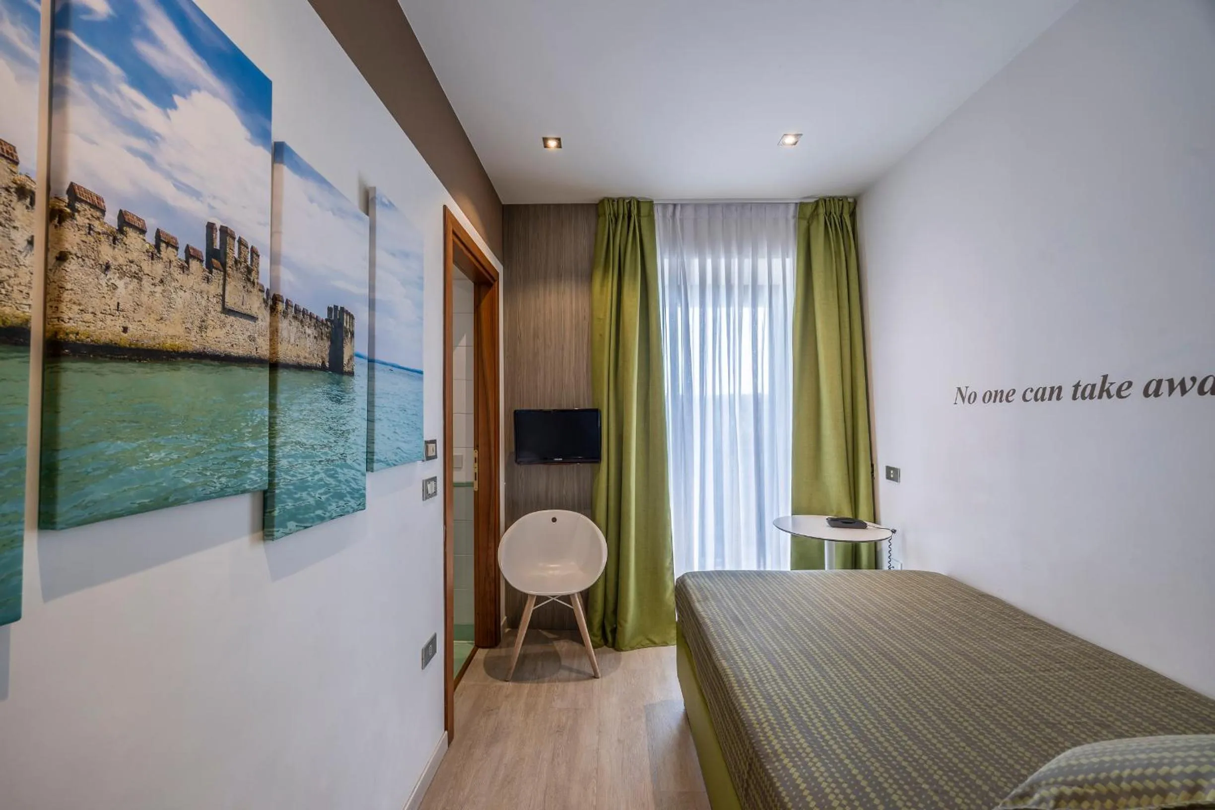 Photo of the whole room, Bed in Hotel Ideal