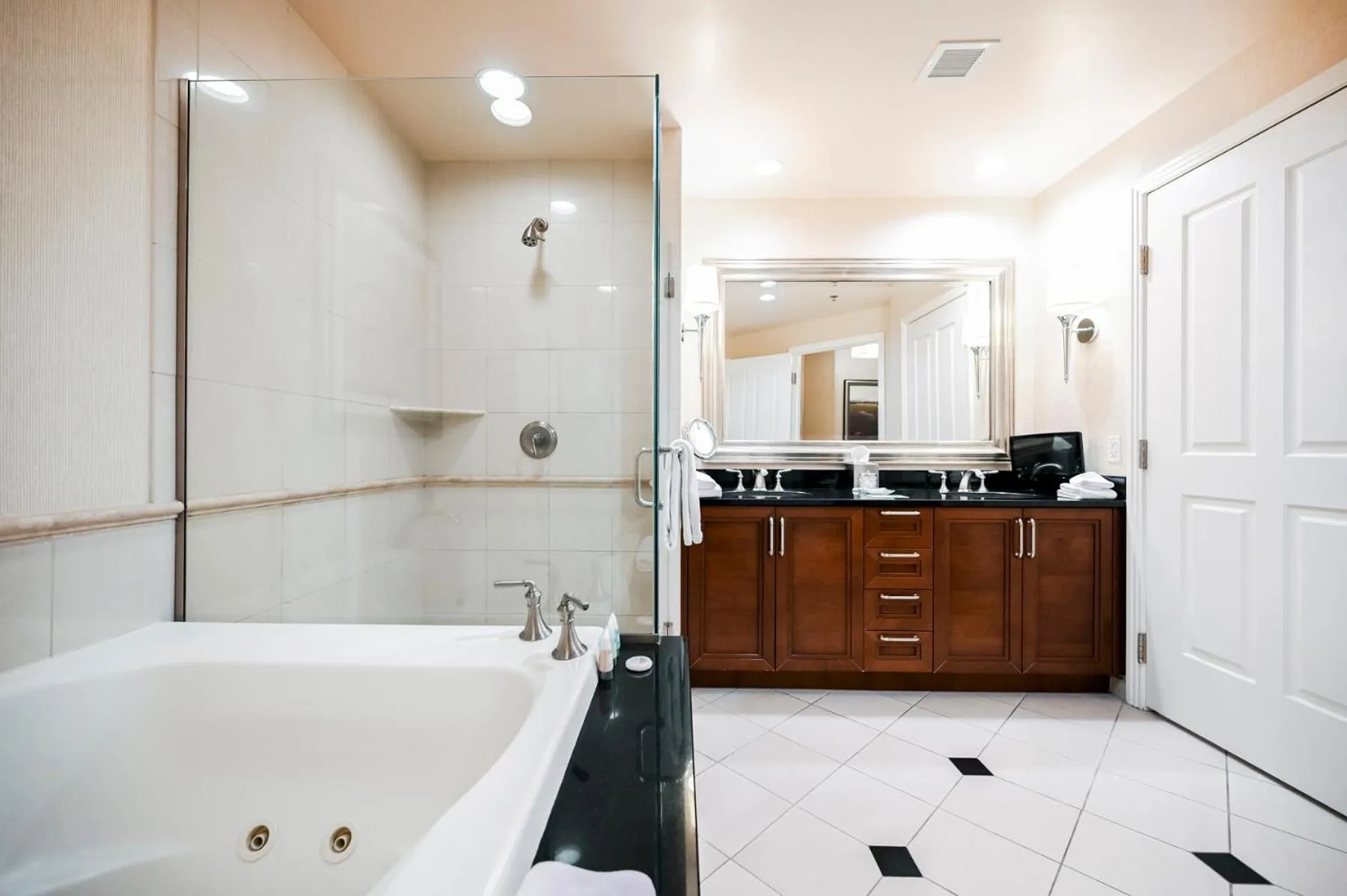 Bath in Signature Rental by Owner Direct